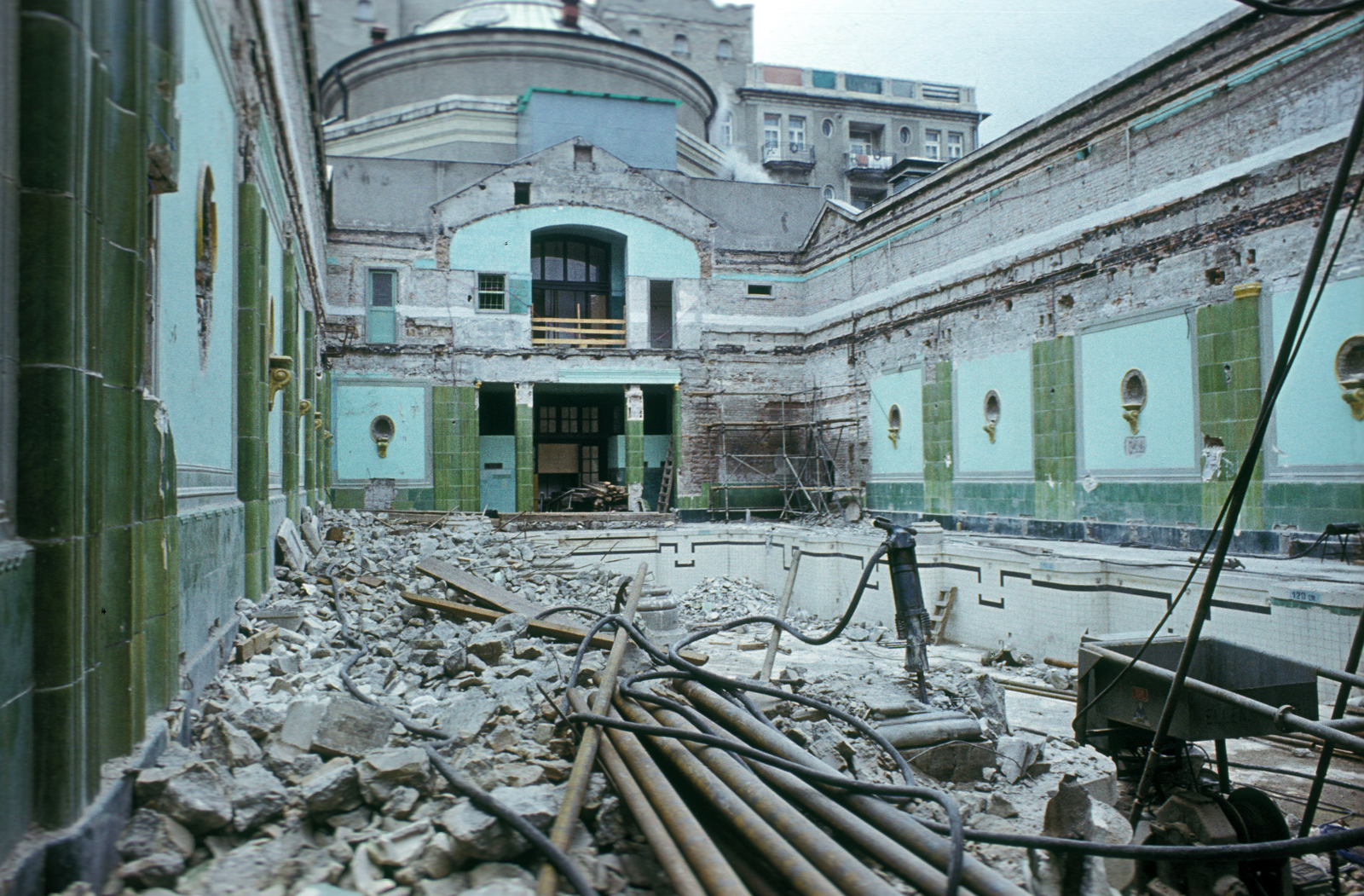 Hungary, Budapest XI., Gellért Gyógyfürdő, a felvétel a pezsgőfürdő felújításakor készült., 1974, Fürdőigazgatóság, Budapest, colorful, construction, Fortepan #210356