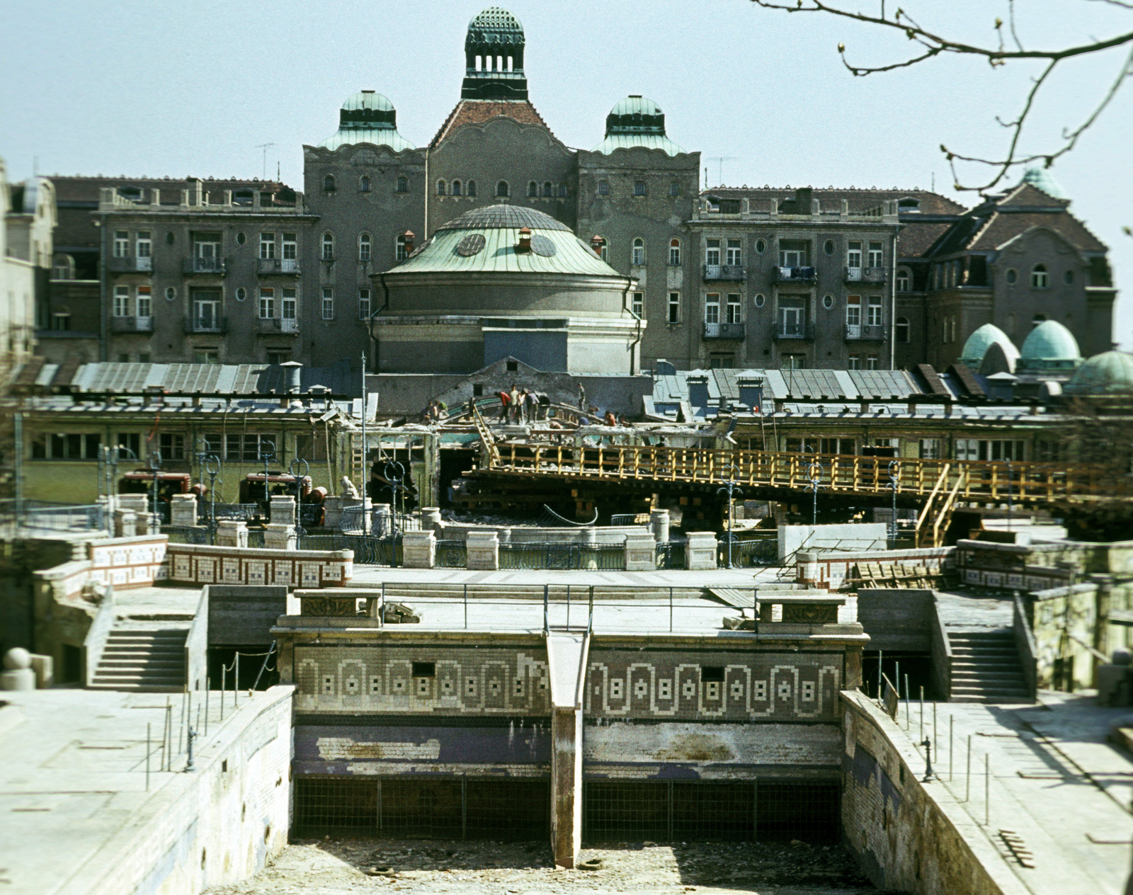 Hungary, Budapest XI., a Gellért Gyógyfürdő felújítása, előtérben a hullámmedence., 1977, Fürdőigazgatóság, Budapest, Fortepan #210365