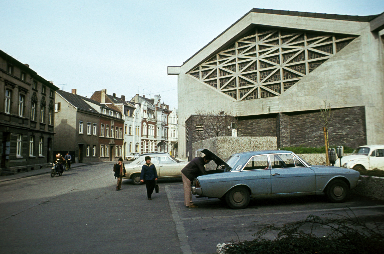 Germany, Humperdinckstrasse a Ringstrasse felől, jobbra a Siegburgi Kórház Jézus Szíve-kápolnája., 1972, Fürdőigazgatóság, colorful, Fortepan #210373