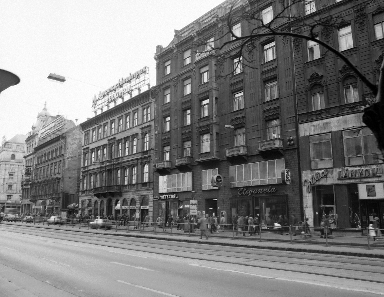 Hungary, Budapest V., Károly (Tanács) körút az Astoriánál., 1982, Fortepan, sign-board, street view, neon sign, Budapest, Fortepan #21040