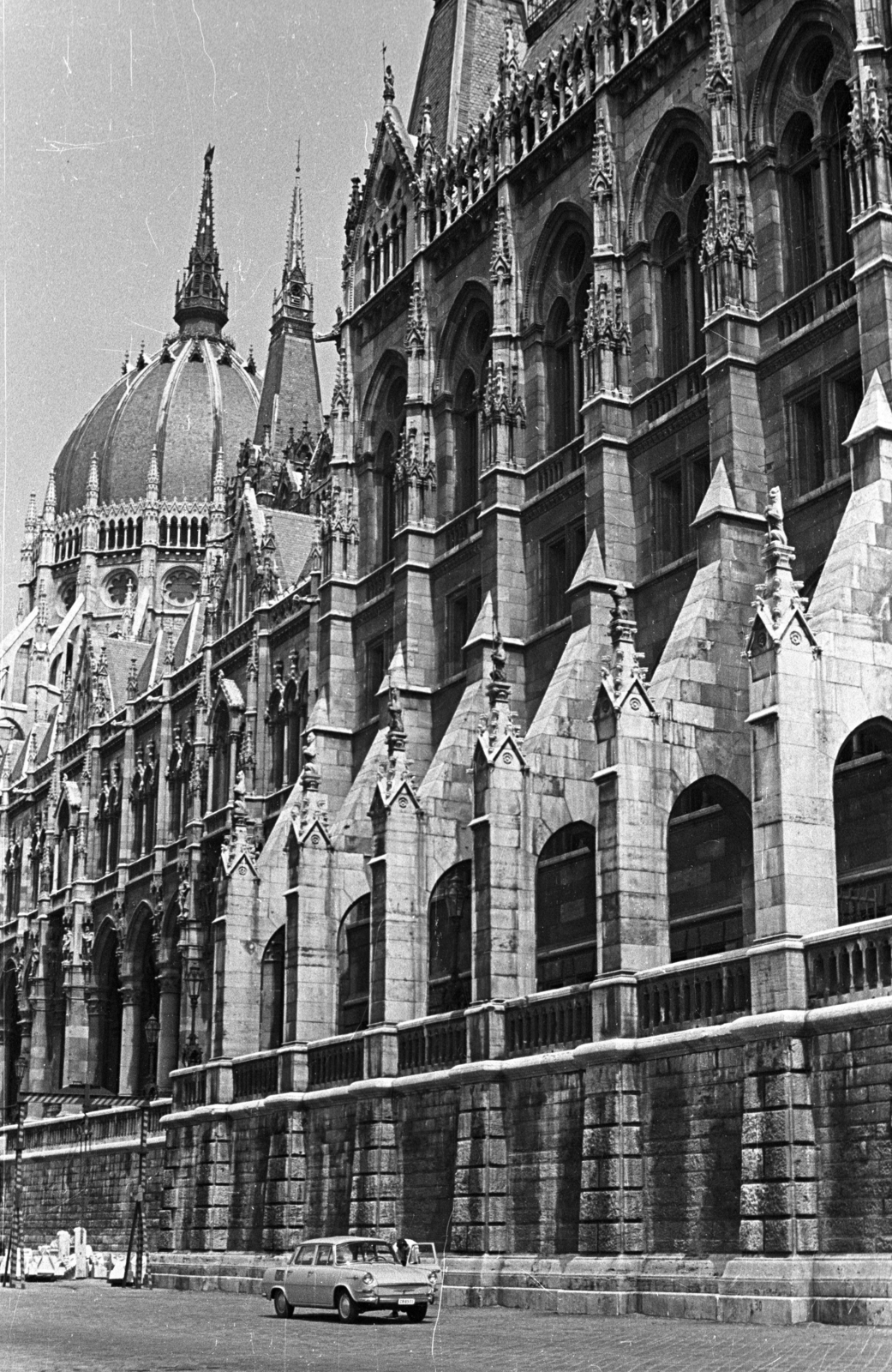 Magyarország, Budapest V., pesti alsó rakpart a Parlament előtt., 1967, Herpay Gábor, Budapest, Fortepan #210482