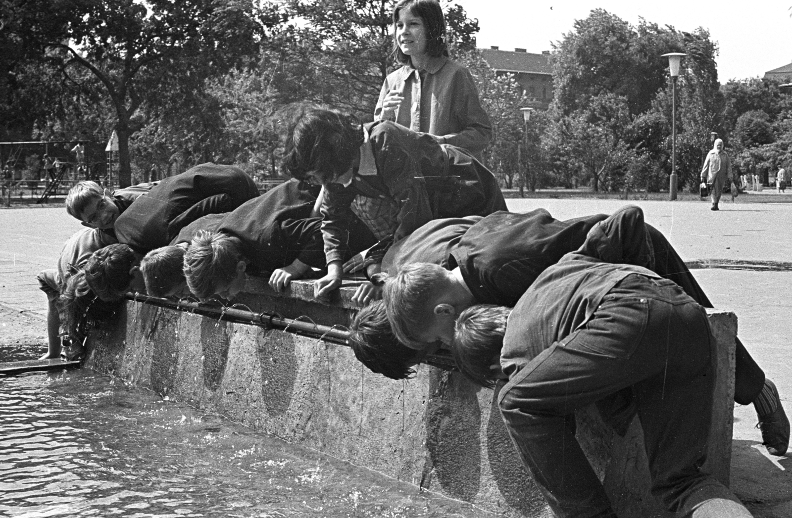 Hungary, Budapest VIII., II. János Pál pápa (Köztársaság) téri játszótér., 1964, Herpay Gábor, Budapest, Fortepan #210496