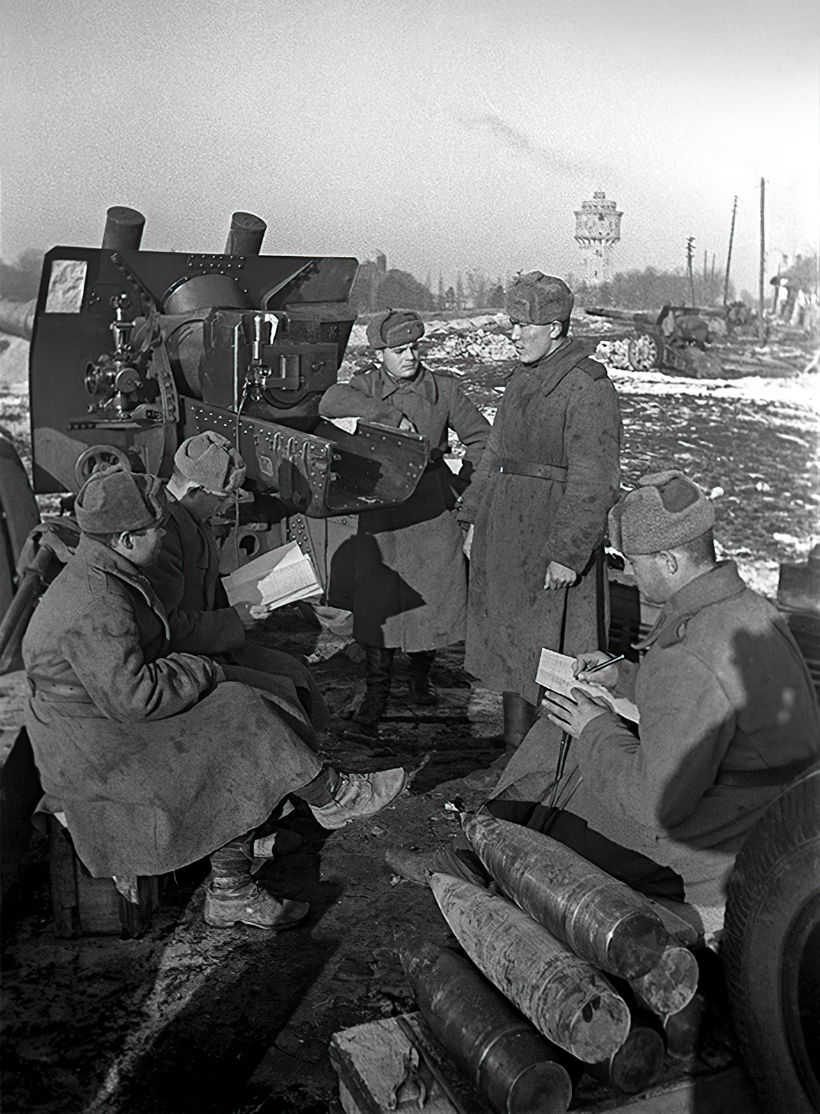 Hungary, Budapest X., a távolban a víztorony az Ihász utca 29. szám alatt, a Fővárosi Vízművek telepén., 1945, Vörös Hadsereg, water tower, Budapest, Fortepan #210535