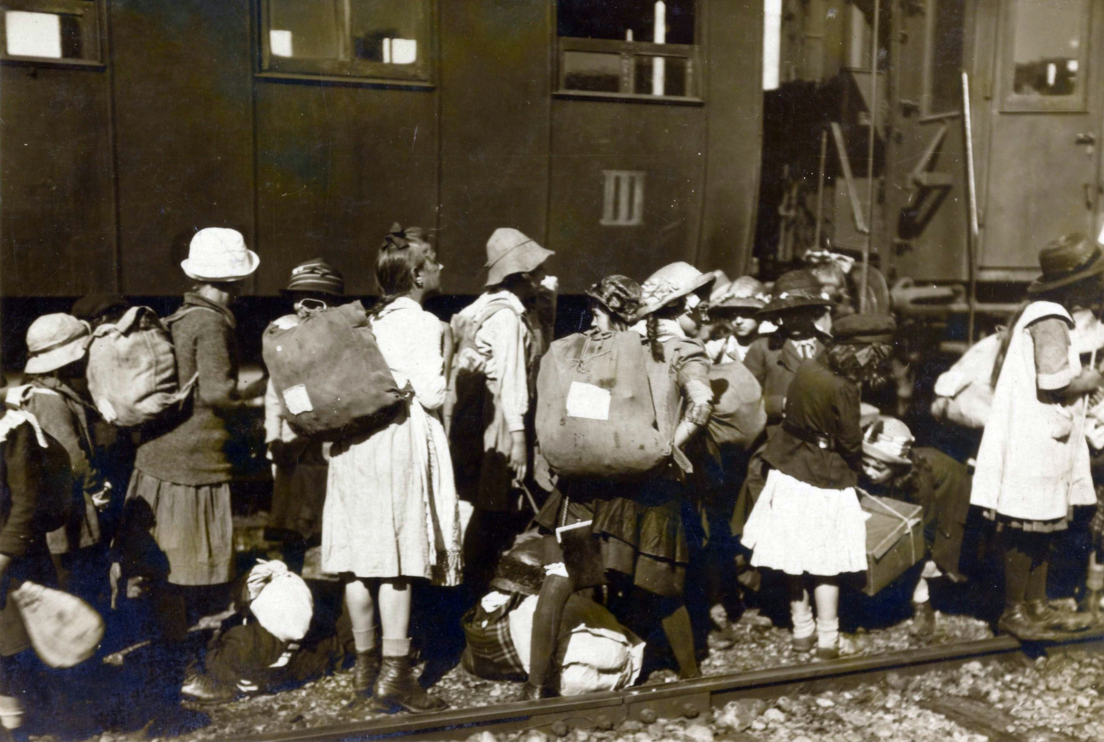1918, Fortepan/Album052, railway, backpack, kids, excursion, straw hat, Fortepan #210553