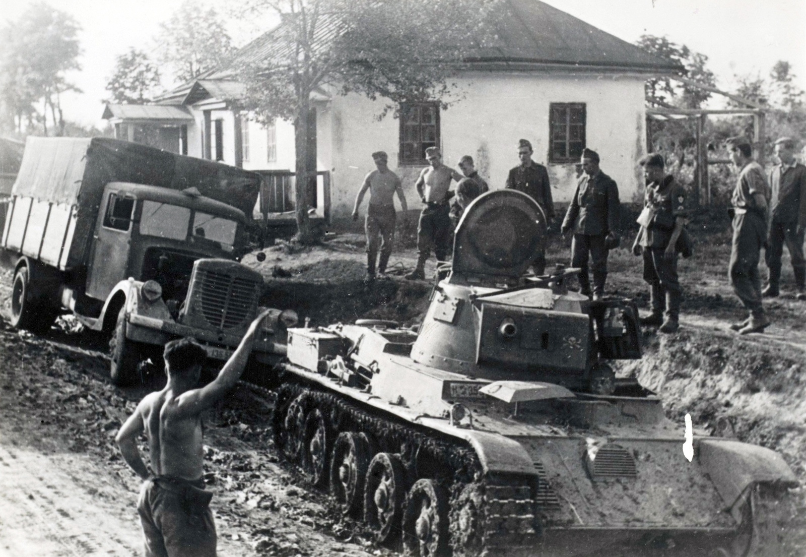 1942, Fortepan/Album052, tank, mud, Büssing-NAG-brand, Fortepan #210557