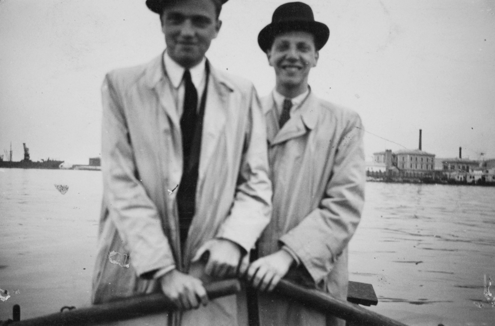 Italy, Venice, 1938, Del Medico Imre, hat, smile, paddling, suit, coat, men, Fortepan #21060