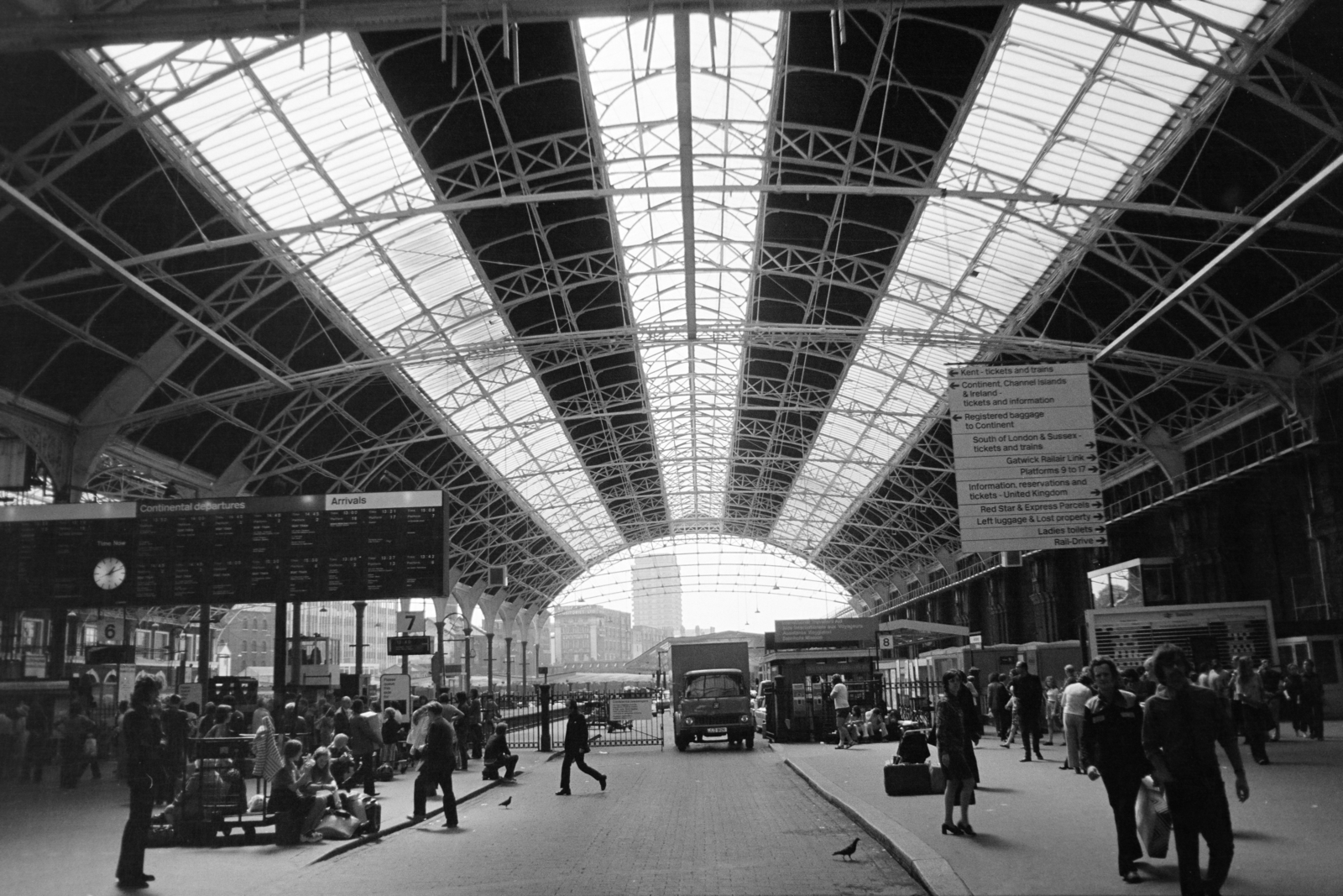 United Kingdom, London, Terminus Place, Victoria pályaudvar., 1973, Jakab Antal, Fortepan #210636