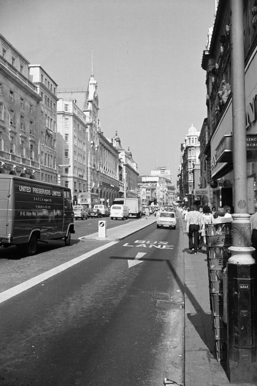 United Kingdom, London, Piccadilly, a Sackville Street-től a Piccadilly Circus felé nézve., 1973, Jakab Antal, Fortepan #210644