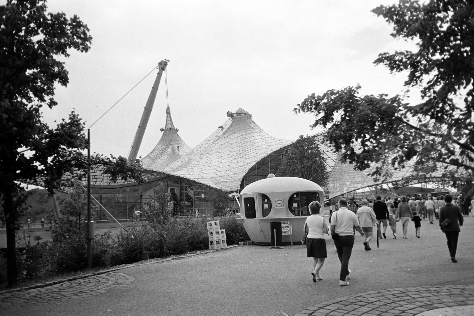 Németország, München, Olimpiai Park, Coubertinplatz, az olimpiai úszóversenyek helyszíne., 1976, Jakab Antal, modern építészet, hiperbolikus héj, Fortepan #210654