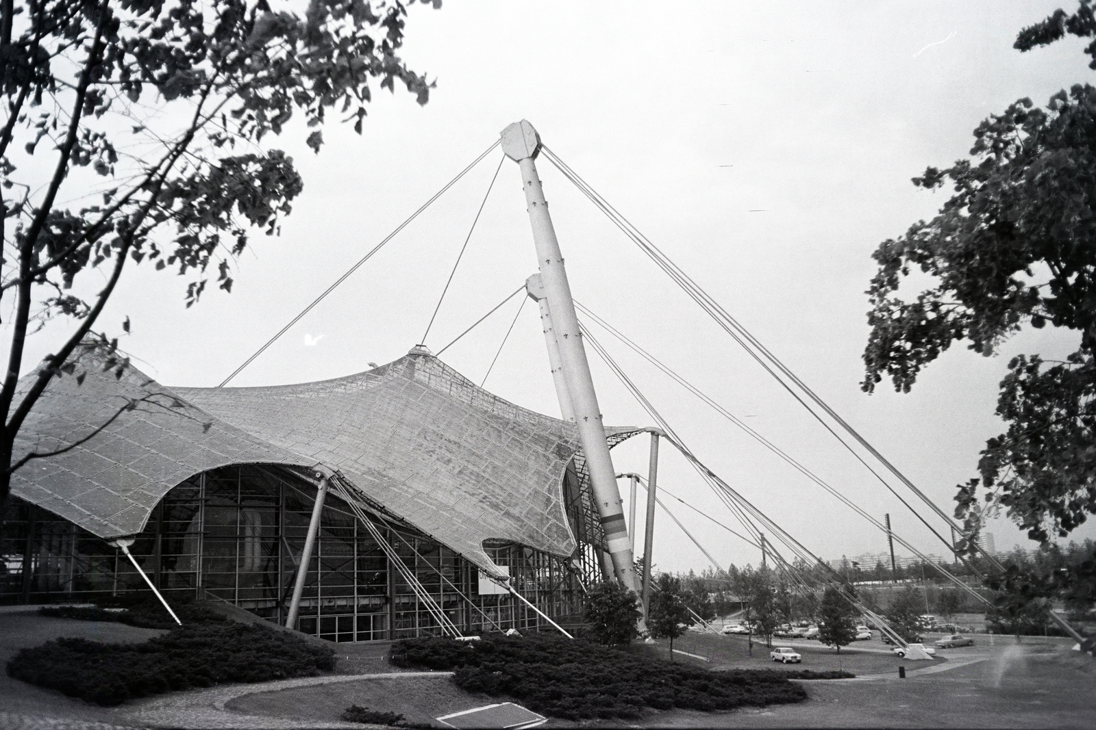Németország, München, Olimpiai Park, Coubertinplatz, az olimpiai úszóversenyek helyszíne., 1976, Jakab Antal, modern építészet, hiperbolikus héj, Fortepan #210655