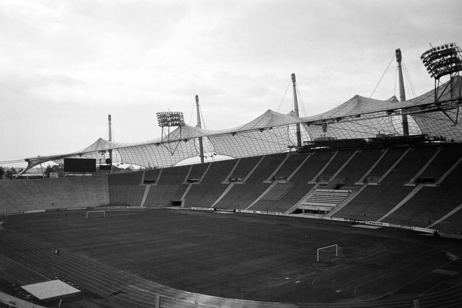 Germany, Munich, Olimpiai Stadion., 1976, Jakab Antal, pitch, Fortepan #210659