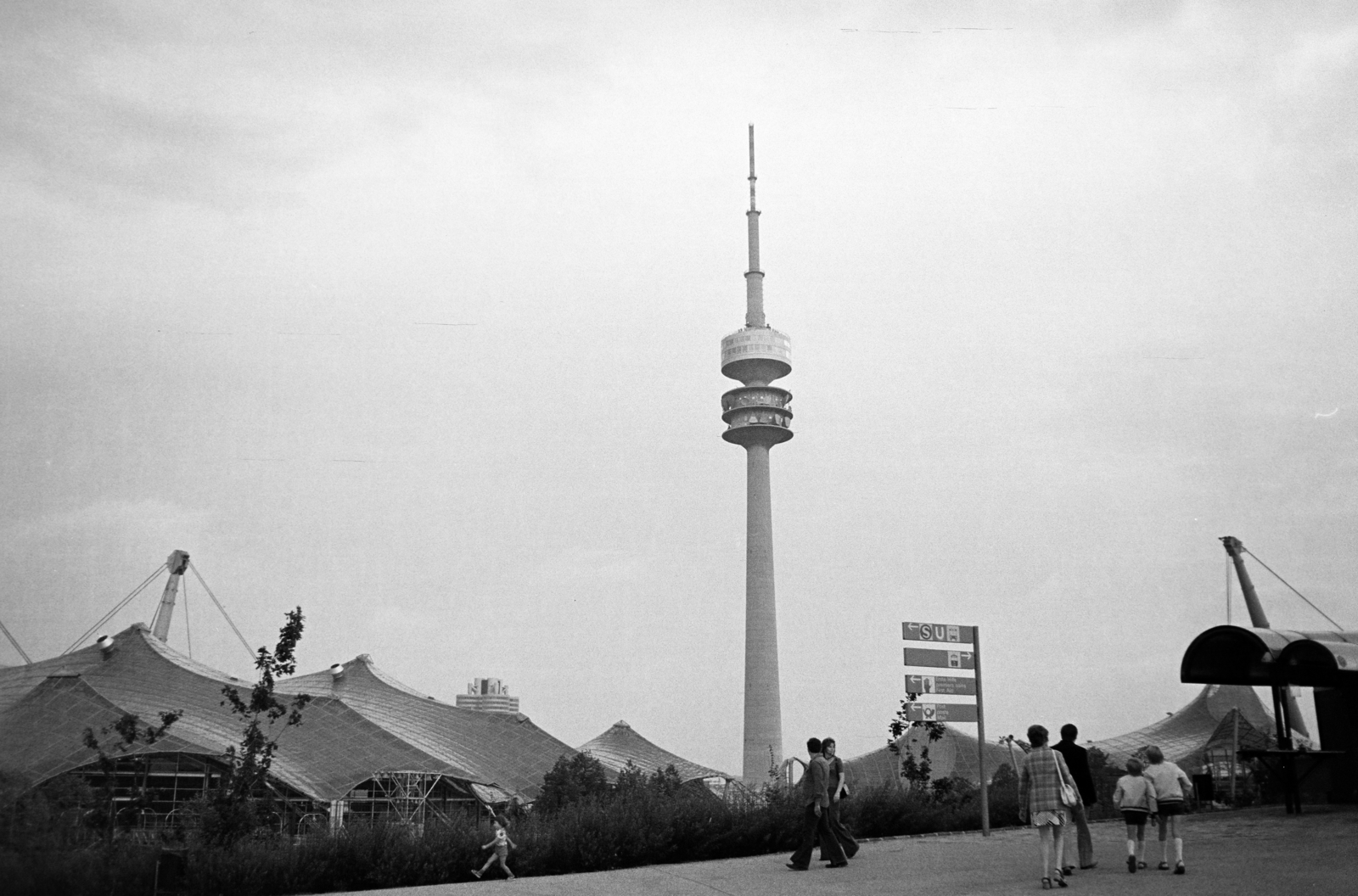 Németország, München, Olimpiai Park, középen az Olimpiatorony., 1976, Jakab Antal, Fortepan #210663