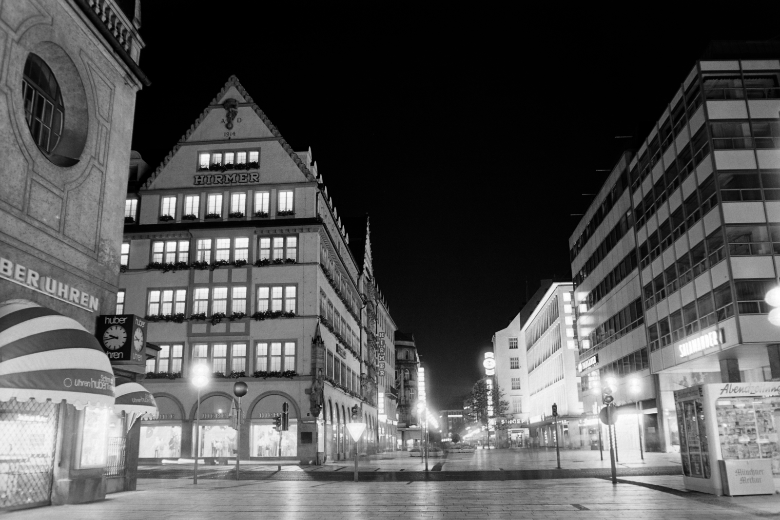 Németország, München, Kaufigerstrasse az Augustinerstrasse sarkánál, a Marienplatz felé., 1976, Jakab Antal, Fortepan #210679