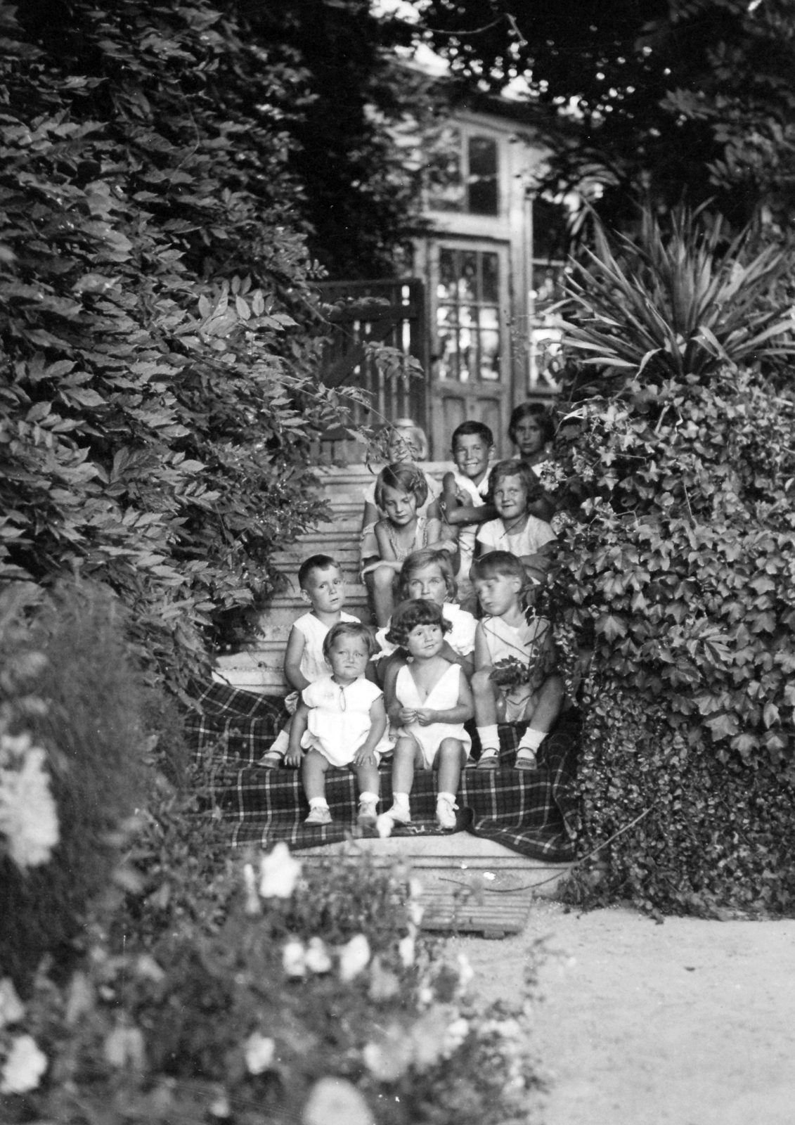 1935, Del Medico Imre, garden, tableau, stairs, kids, blanket, sitting on stairs, Fortepan #21068