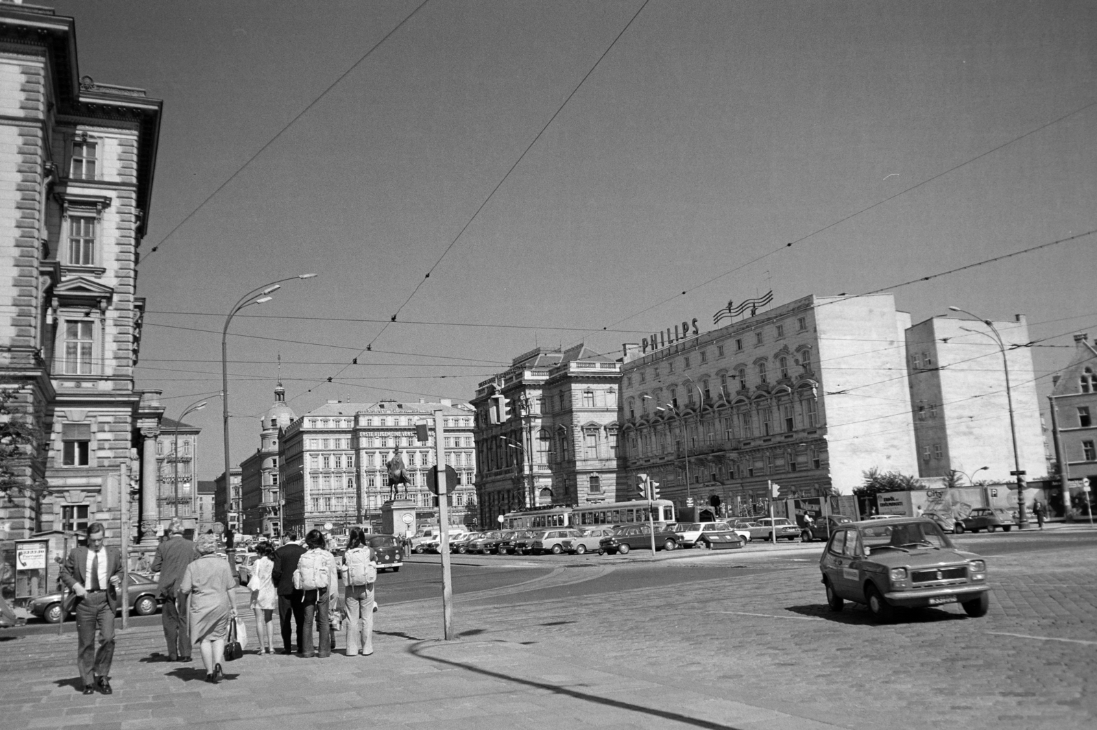 Austria, Vienna, Schwarzenbergplatz a Lothringerstrasse felől a Kärntner Ring felé nézve, 1976, Jakab Antal, Fortepan #210687