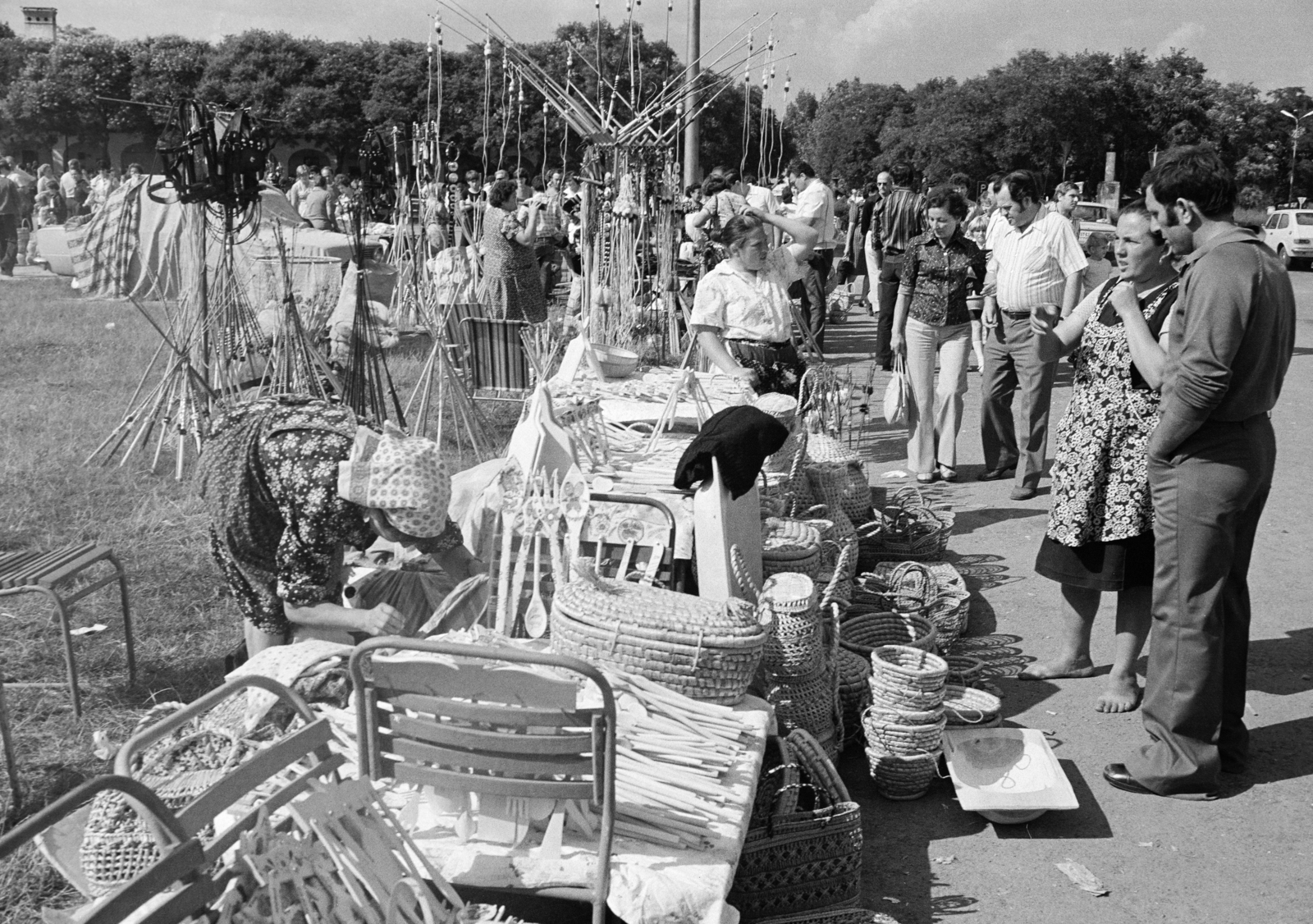 Magyarország, Hortobágy, hídi vásár, balra a háttérben a Hortobágyi Csárda, 1978, Jakab Antal, Fortepan #210745