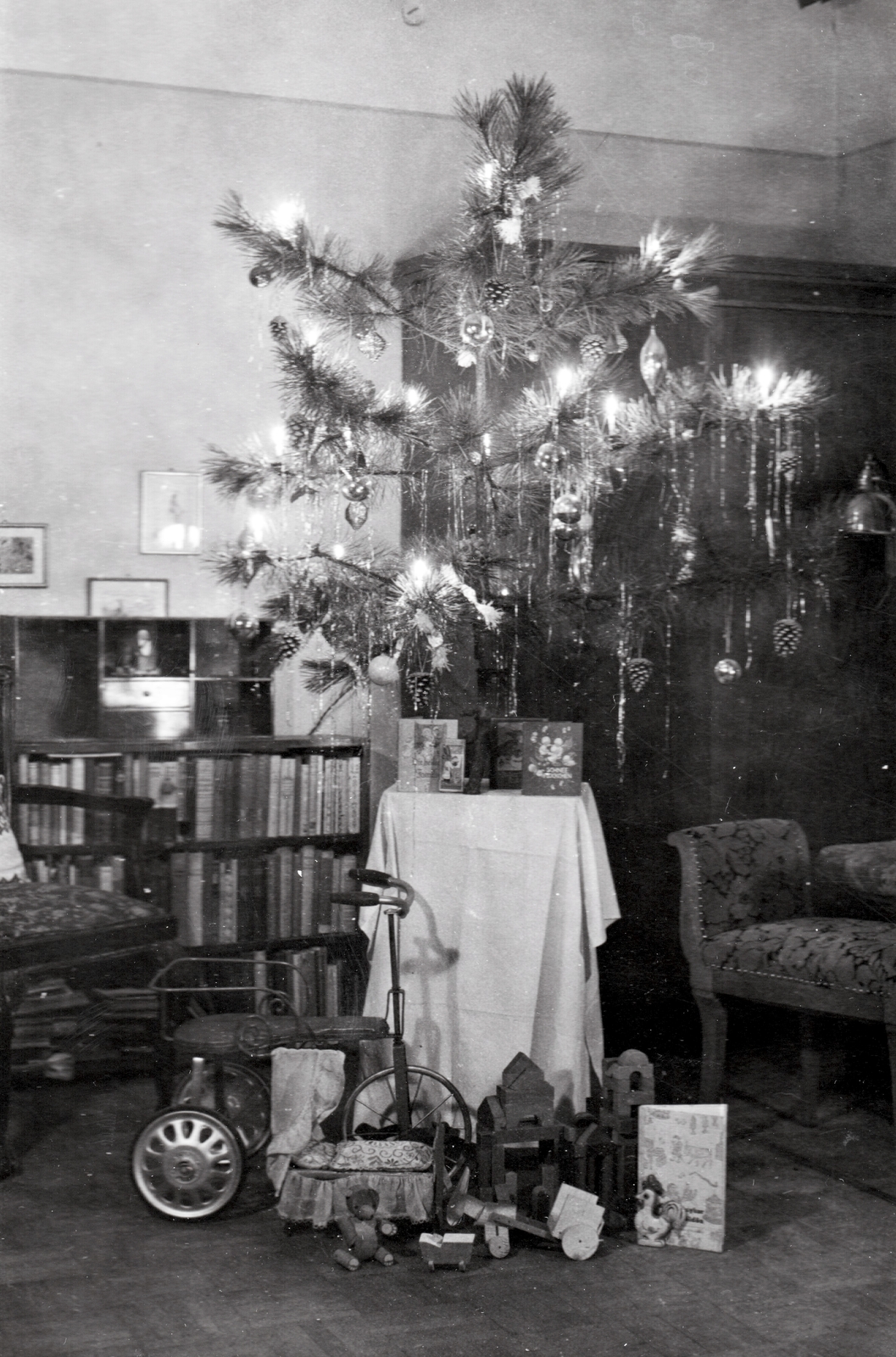 1945, Kieselbach Tamás, toy, tricycle, present, Christmas decorations, christmas tree, Fortepan #210873