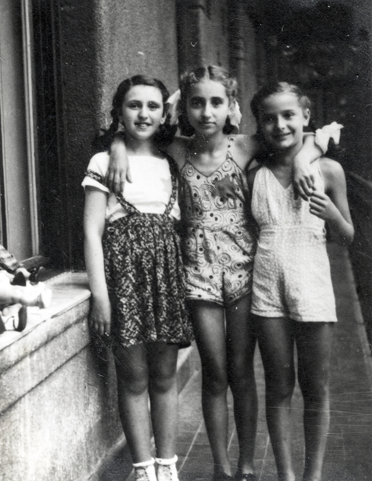 1944, Kutas Anna, teenager, girls, girlfriend, three people, Fortepan #210926