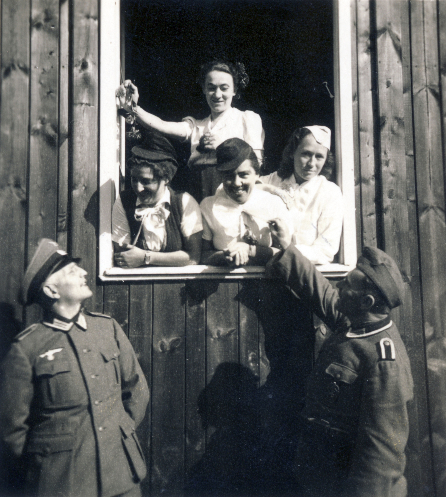 Hungary, Szolnok, 1941, Lajtai László, leaning out of the window, German soldier, Fortepan #210949