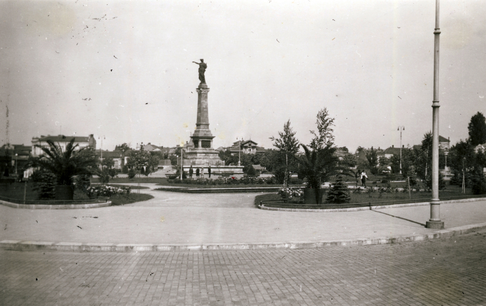 Bulgaria, Ruse, Szabadság (ekkor Botev) tér, A szabadság emlékműve (Arnoldo Zocchi, 1909.)., 1941, Lajtai László, Fortepan #210957