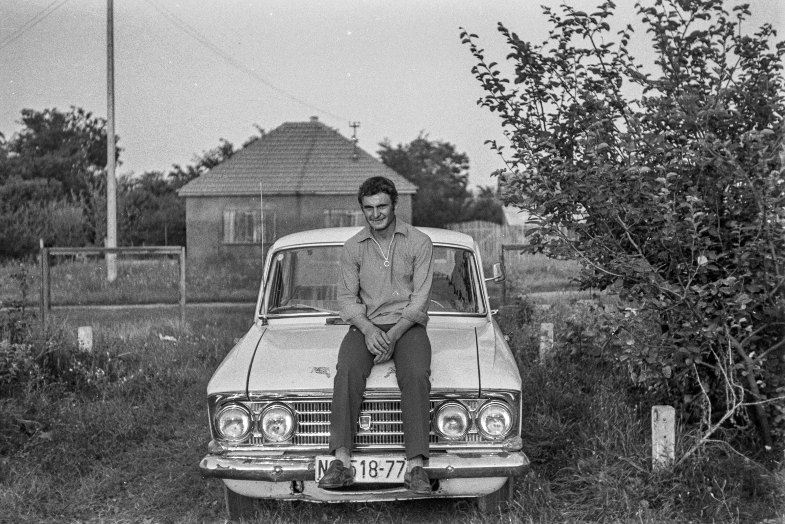 1981, Maróti Zoltán, number plate, sitting on a car, Fortepan #210990