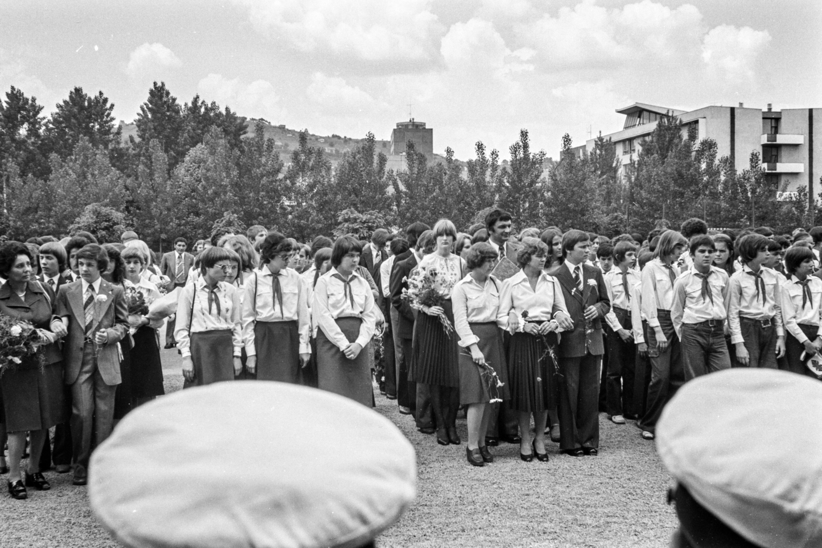 Magyarország, Pécs, Radnóti Miklós utca 2, Építők úti Általános Iskola (később Cserepka János Általános Iskola, Középiskola és Sportiskola) udvara., 1980, Maróti Zoltán, Fortepan #210999