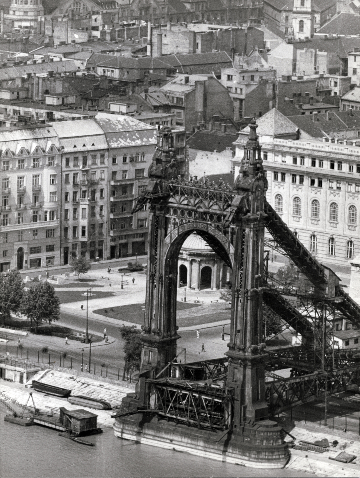 Hungary, Budapest I.,Budapest V., a lerombolt Erzsébet híd pesti hídfője a Gellérthegyről nézve., 1957, Rózsa László, wrecked bridge, Budapest, Fortepan #211061