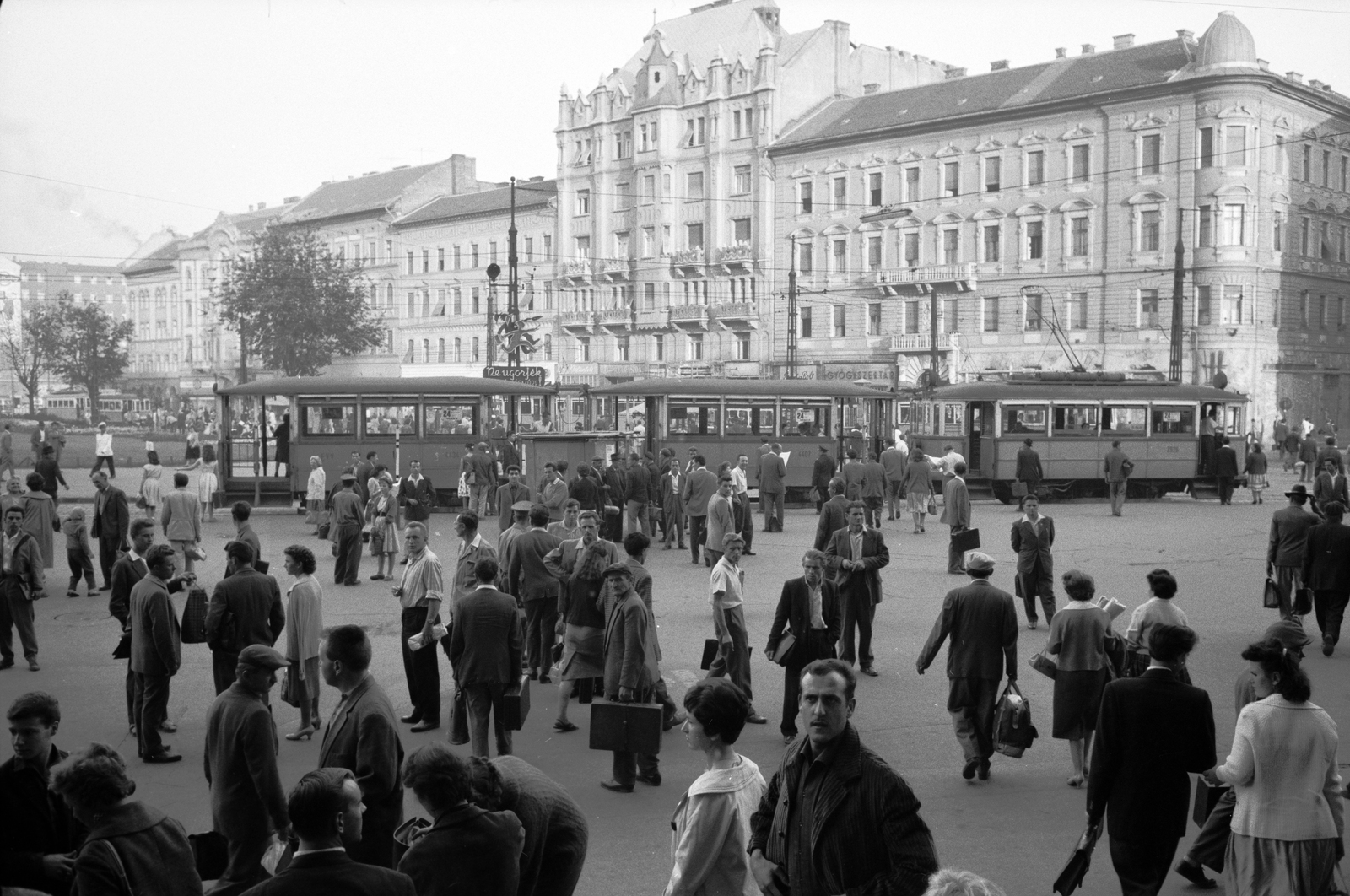 Magyarország, Budapest VIII.,Budapest VII., Baross tér, jobbra a Bethlen Gábor utca torkolata., 1961, ETH Zürich, Budapest, Best of, Fortepan #211160