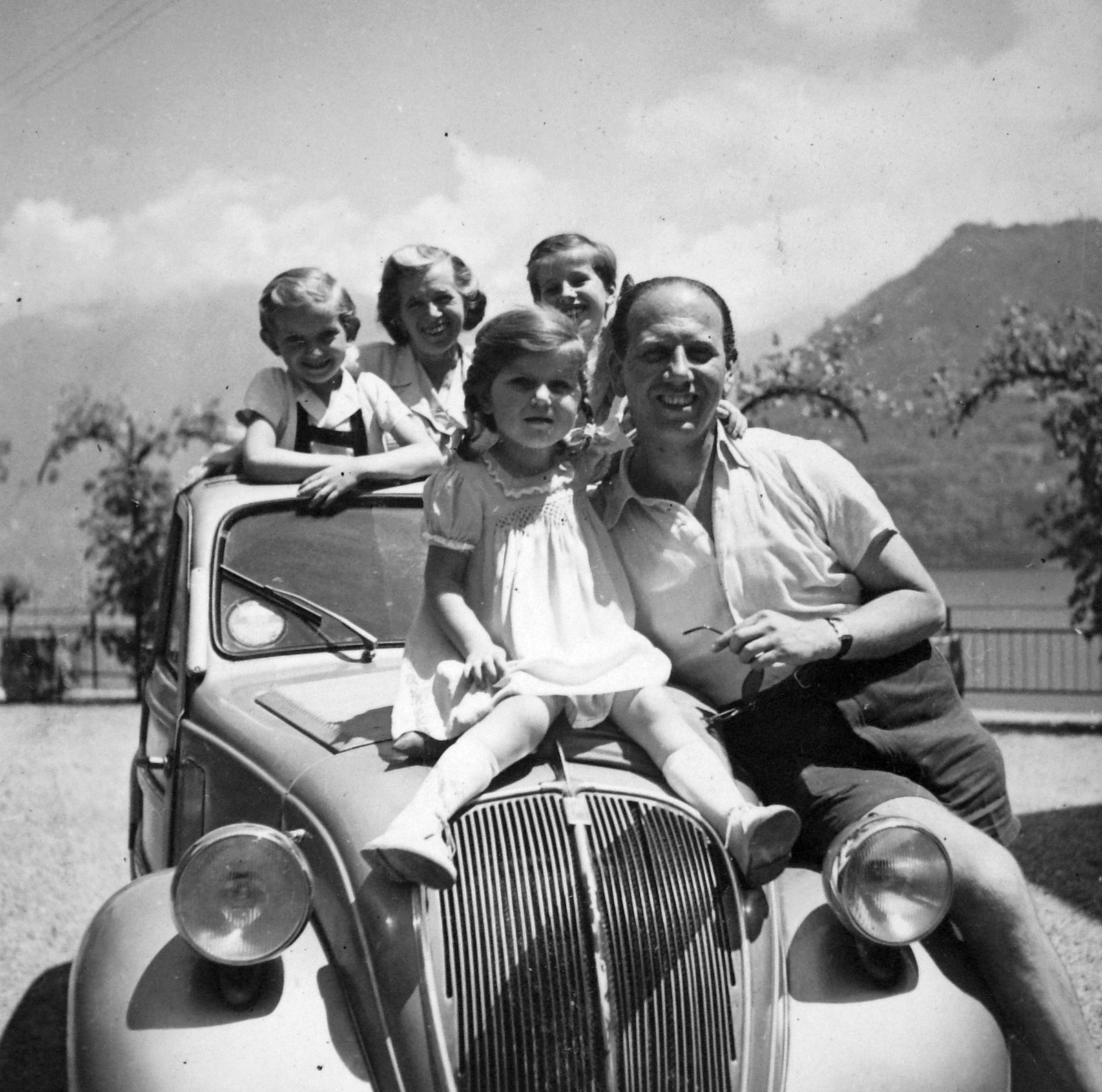 Olaszország, Como, FIAT 500 - ismertebb nevén Topolino - személygépkocsi., 1947, Del Medico Imre, Fiat-márka, olasz gyártmány, automobil, Fiat 500 Topolino, autón ülni, Fortepan #21118