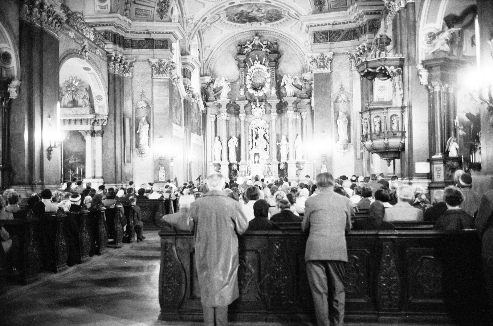 Magyarország, Budapest V., Ferenciek tere (Felszabadulás tér), Belvárosi Ferences templom., 1966, ETH Zürich, templom, liturgia, Budapest, Fortepan #211246