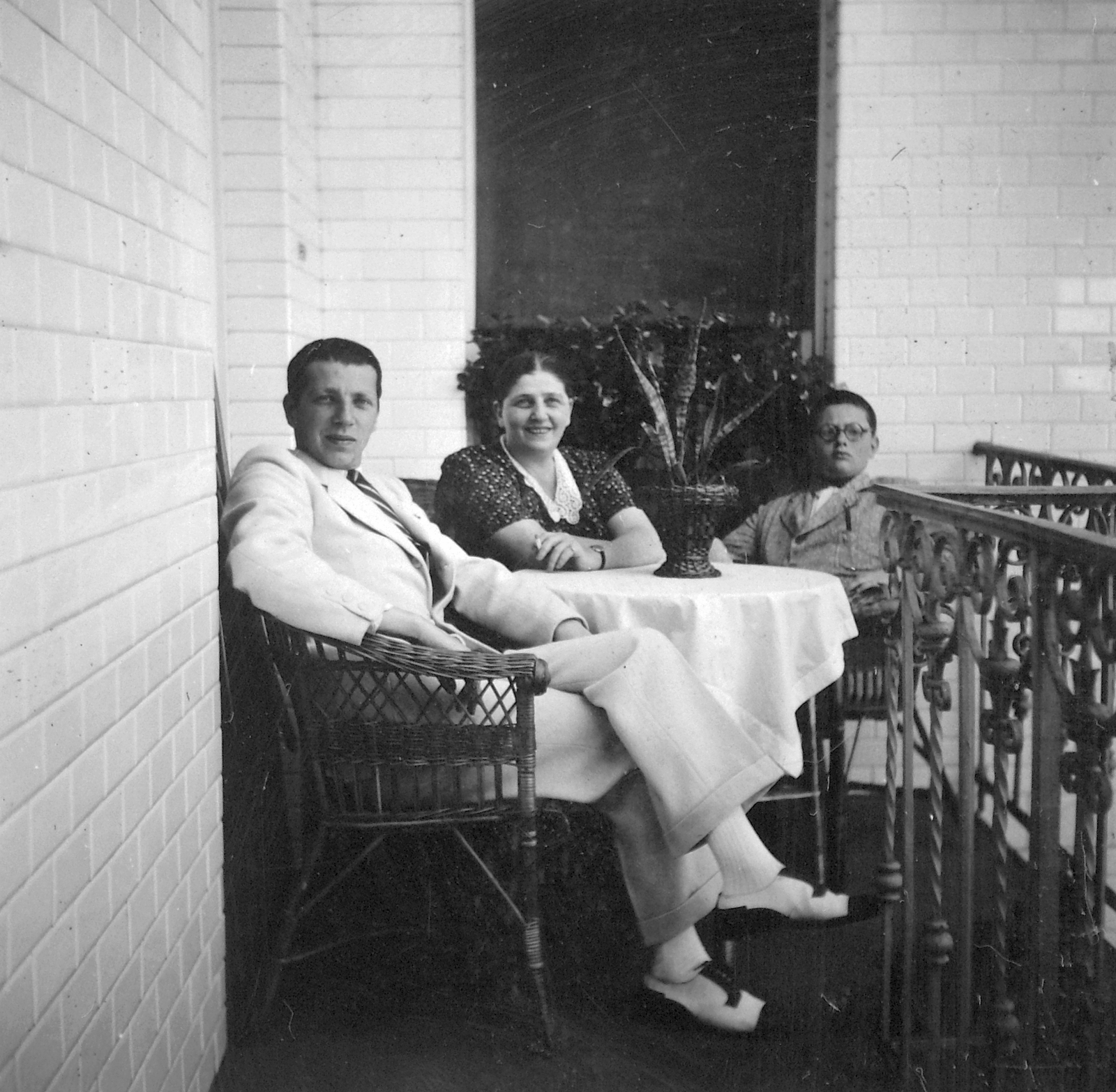 Hungary, Budapest V., Bécsi utca 8., 1940, Del Medico Imre, courtyard balcony, Budapest, white dress, Fortepan #21129
