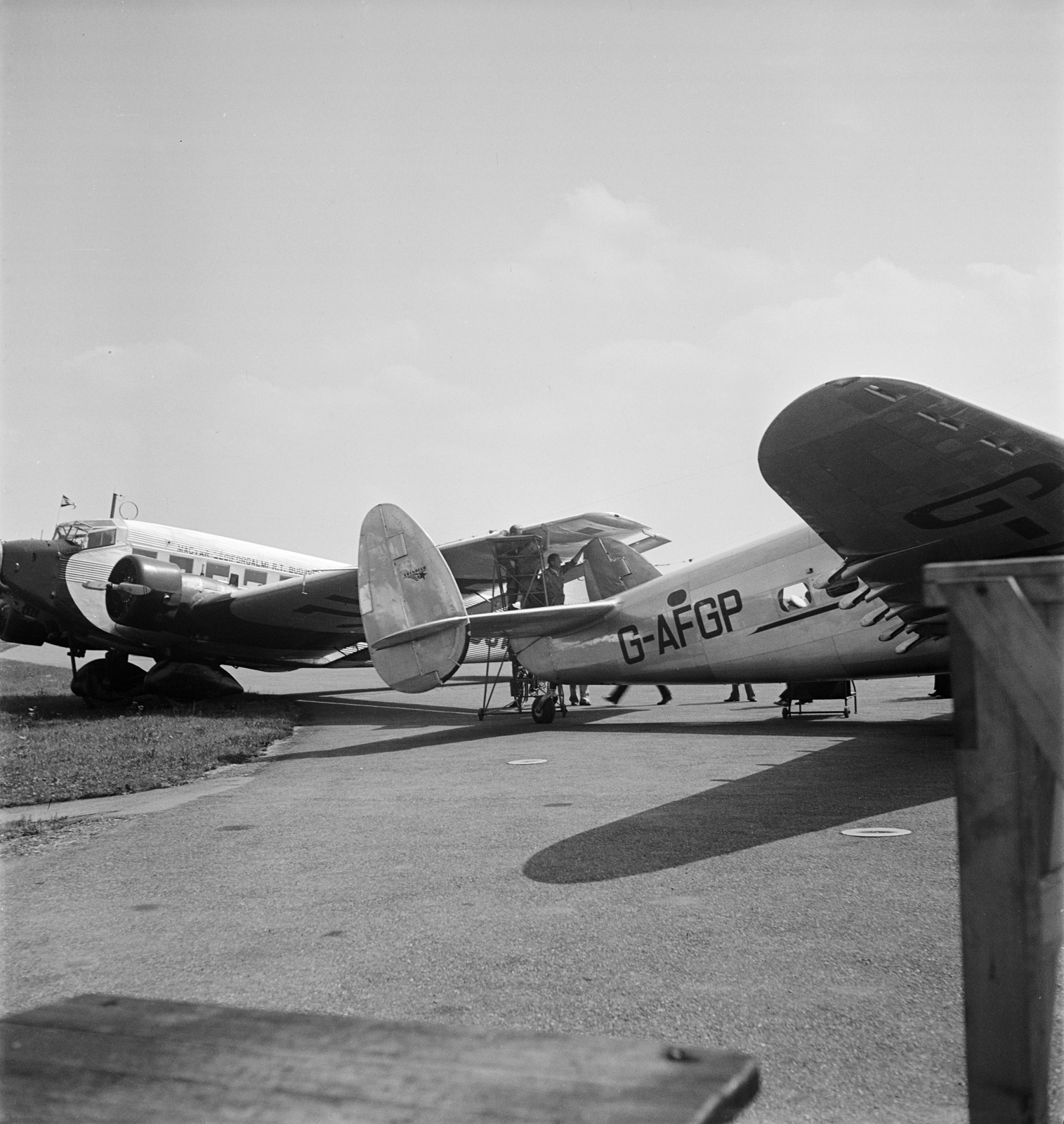 Switzerland, Zurich, Dübendorf repülőtere., 1936, ETH Zürich, accident, airplane, Junkers-brand, Lockheed-brand, BOAC airlines, Lockheed Electra, MALÉRT airways, Fortepan #211433