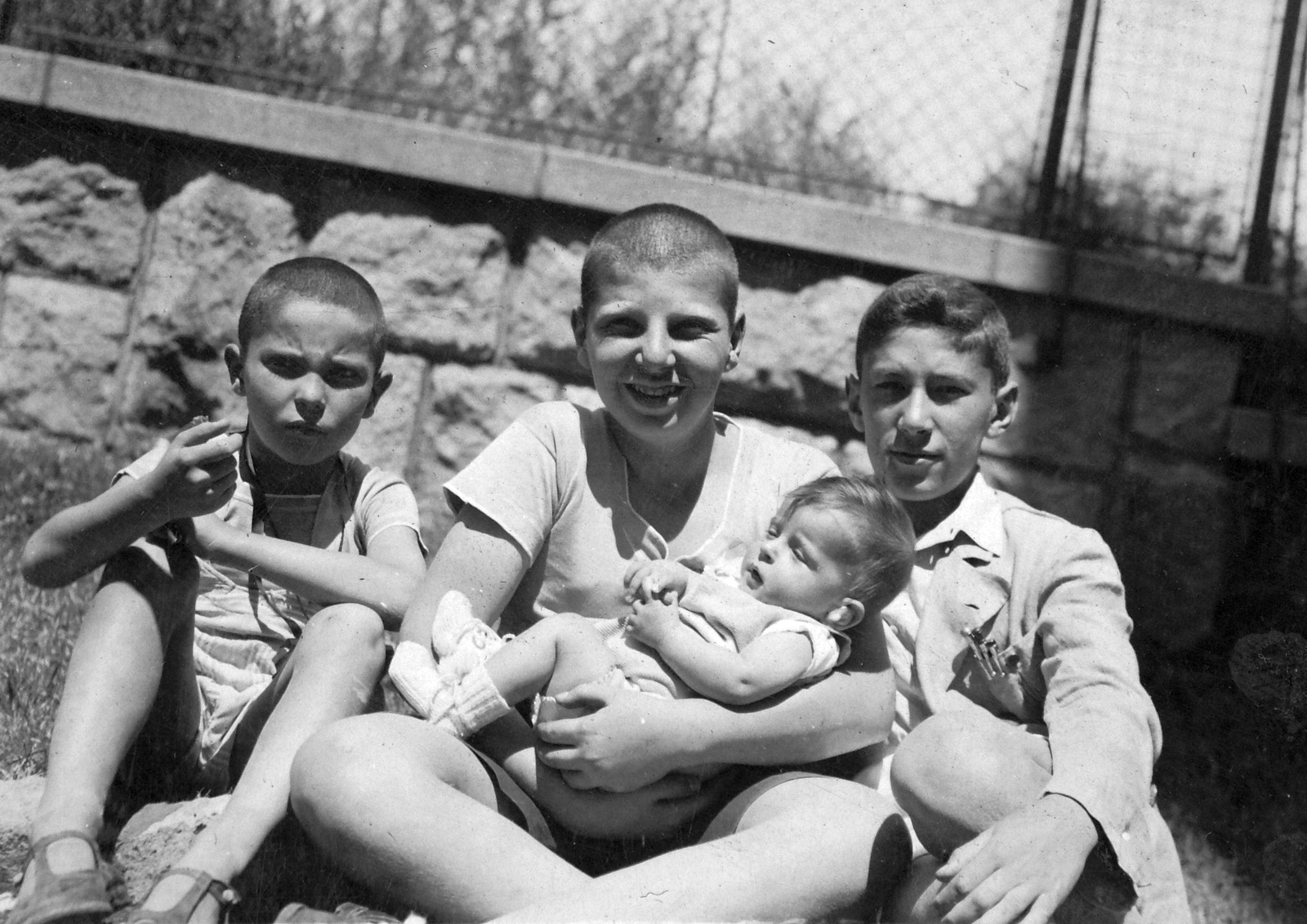 Hungary, Budapest II., Keleti Károly utca 15., 1931, Del Medico Imre, family, doll, kid, brothers, Budapest, close-cropped, hold in arms, Fortepan #21145