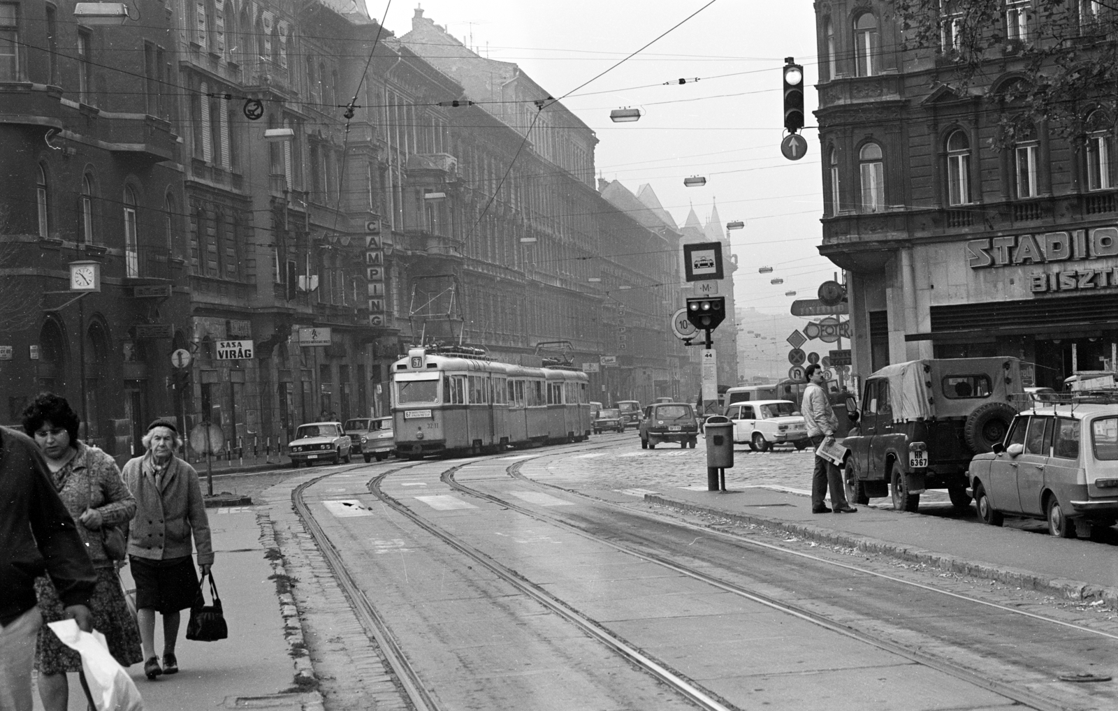 Hungary, Budapest VII.,Budapest XIV., villamosmegálló a Thököly úton a Dózsa György úti kereszteződésnél., 1983, ETH Zürich, tram, number plate, Budapest, Fortepan #211477