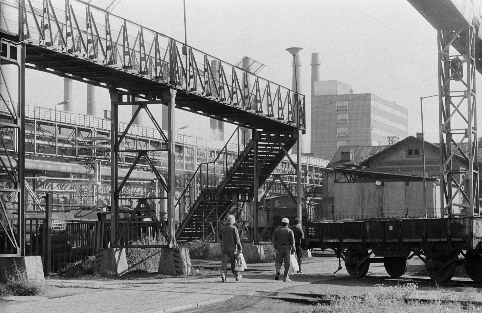 Magyarország, Ózd, Ózdi Kohászati Üzemek, a Volny József (Frankel Leó) úti bejárat közelében., 1983, ETH Zürich, Fortepan #211519