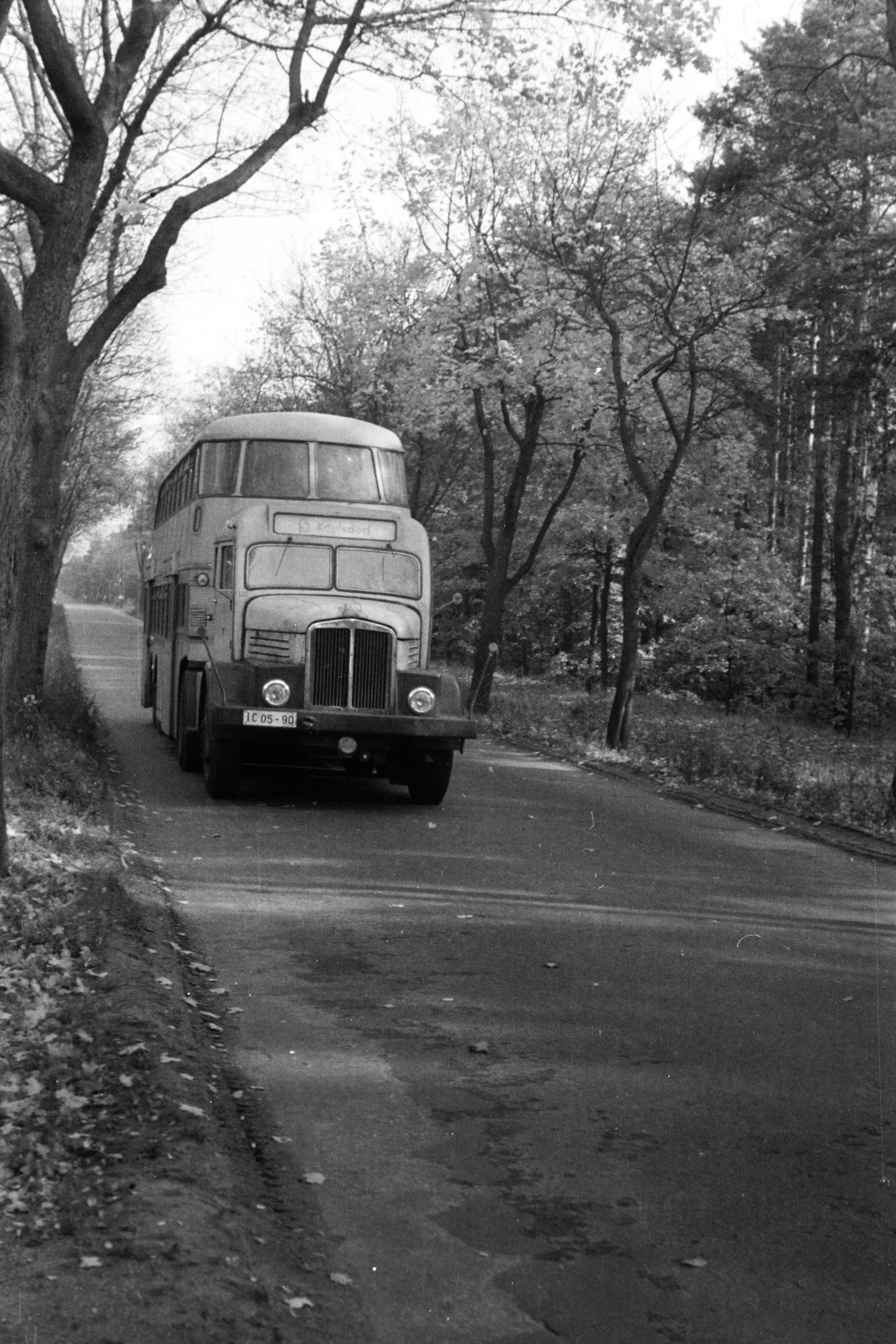 Németország, Berlin, Kelet-Berlin, Müggelheimer Damm. A kelet-berlini közlekedési vállalat (BVG Ost) Müllgelheim-től Kaulsdorf felé közlekedő, DoSa S6 típusú nyerges emeletes autóbusza., 1962, Szathmáry Géza dr., NDK, Kelet-Berlin, emeletes autóbusz, Fortepan #211666