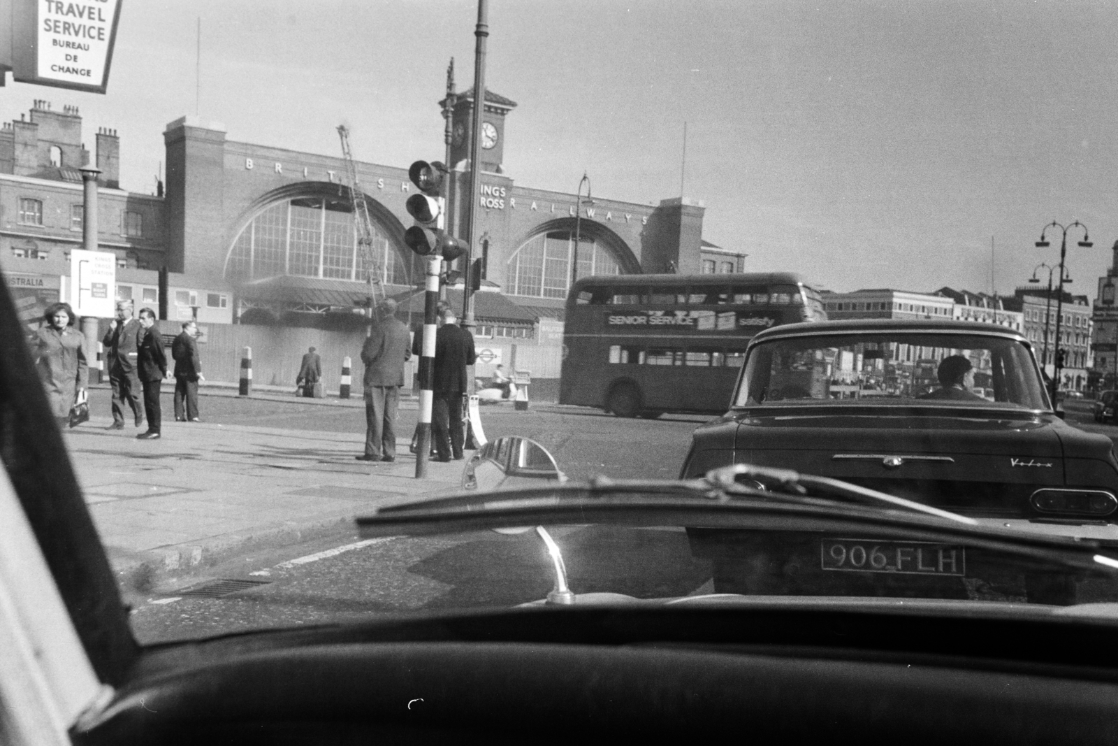 United Kingdom, London, King’s Cross pályaudvar., 1965, Szathmáry Géza dr., Best of, vehicle interior, train station, signal, double-decker, Fortepan #211676