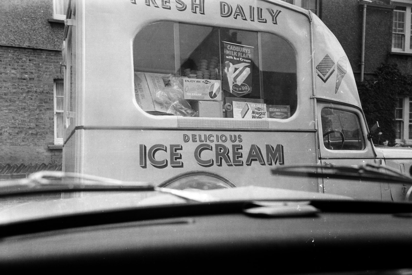 United Kingdom, London, Richmond upon Thames városrész, Dancer Road., 1965, Szathmáry Géza dr., ice cream, ice cream, Fortepan #211684
