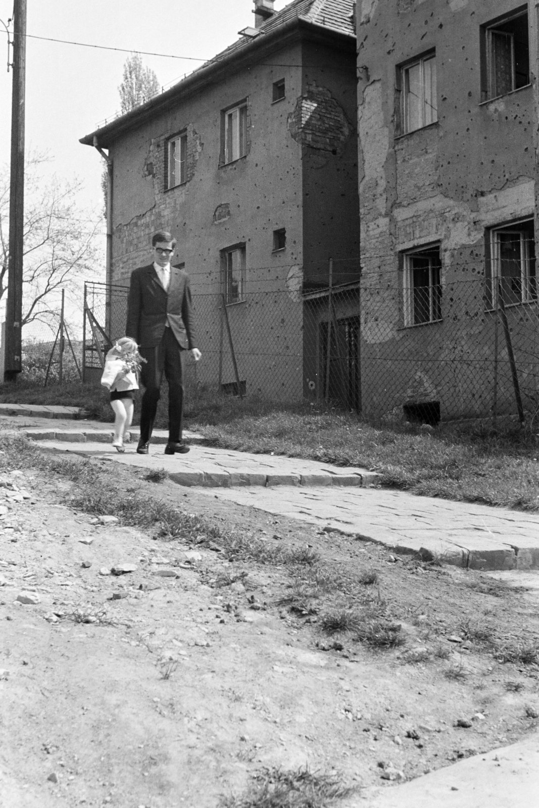 1960, Szathmáry Géza dr., girl, slope, bullet hole, Fortepan #211728