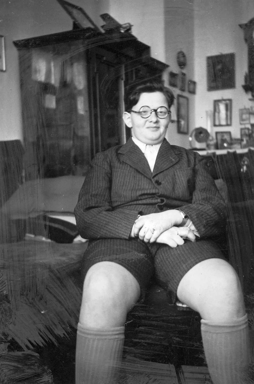 1930, Del Medico Imre, portrait, glasses, interior, boy, posture, grotesque, Fortepan #21173