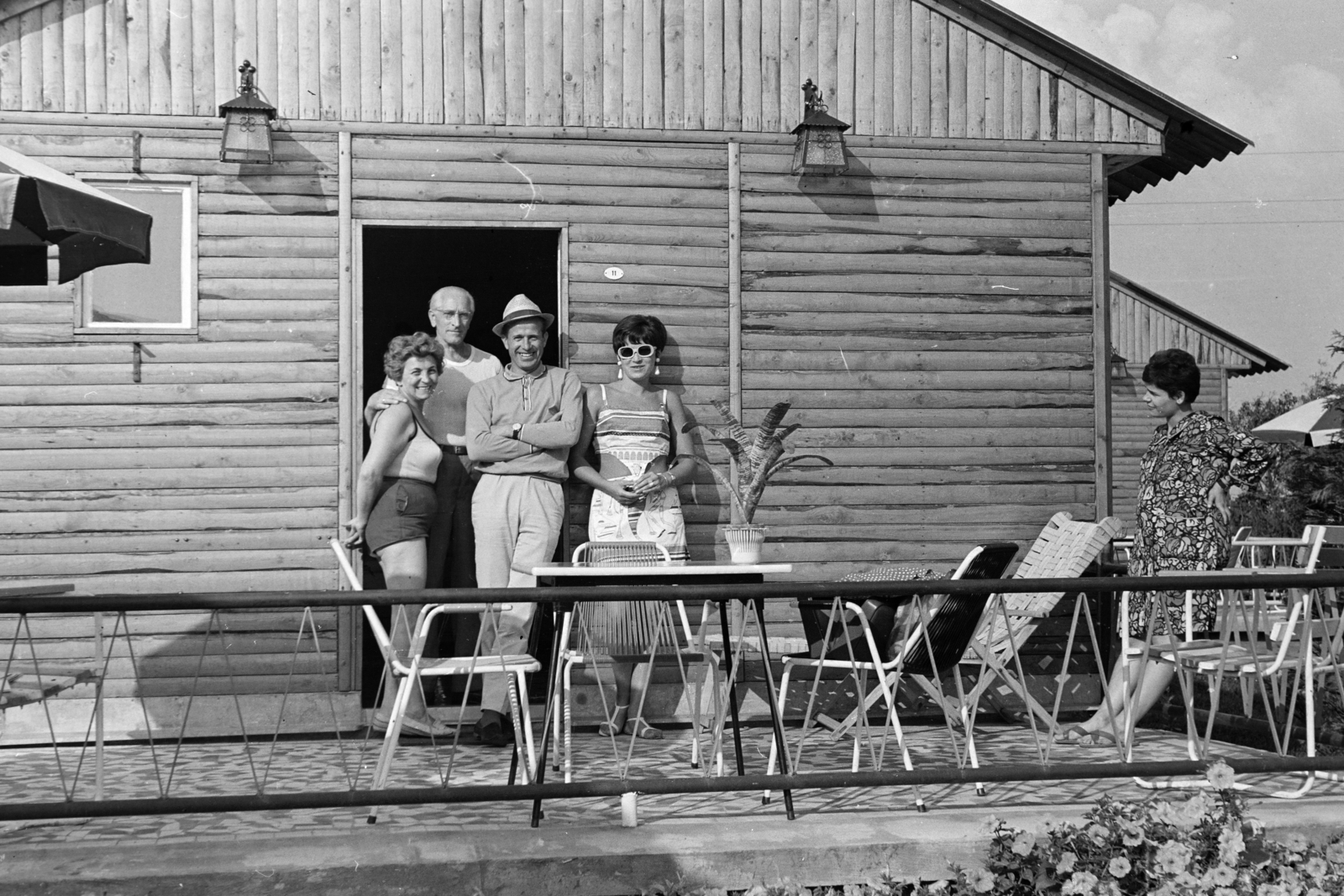 1966, Szathmáry Géza dr., Best of, terrace, family, standing in door, camping, wooden cottage, Fortepan #211745