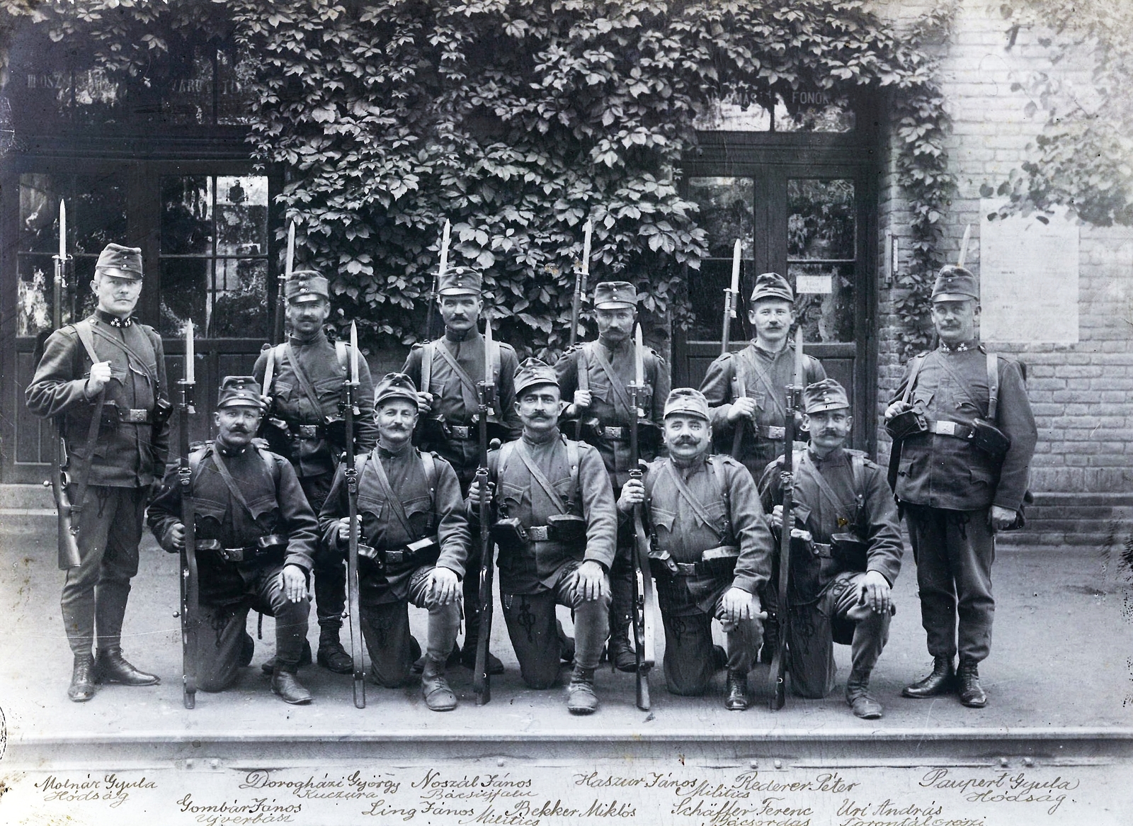 Serbia, Újverbász., 1914, Székelyhidi Orsolya, Best of, tableau, gun, kneeling, bayonet, Fortepan #211770