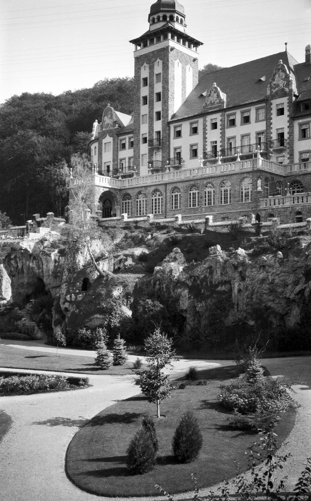 Magyarország, Lillafüred, Miskolc, Palotaszálló, előtte a függőkert., 1930, Szemere Ákos, osztott ablak, Fortepan #211786