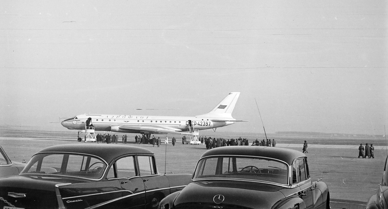 1962, Szolnoki Béla, repülőgép, Tupoljev-márka, Tupoljev Tu-104, Chevrolet-márka, Chevrolet Bel Air, Fortepan #211832