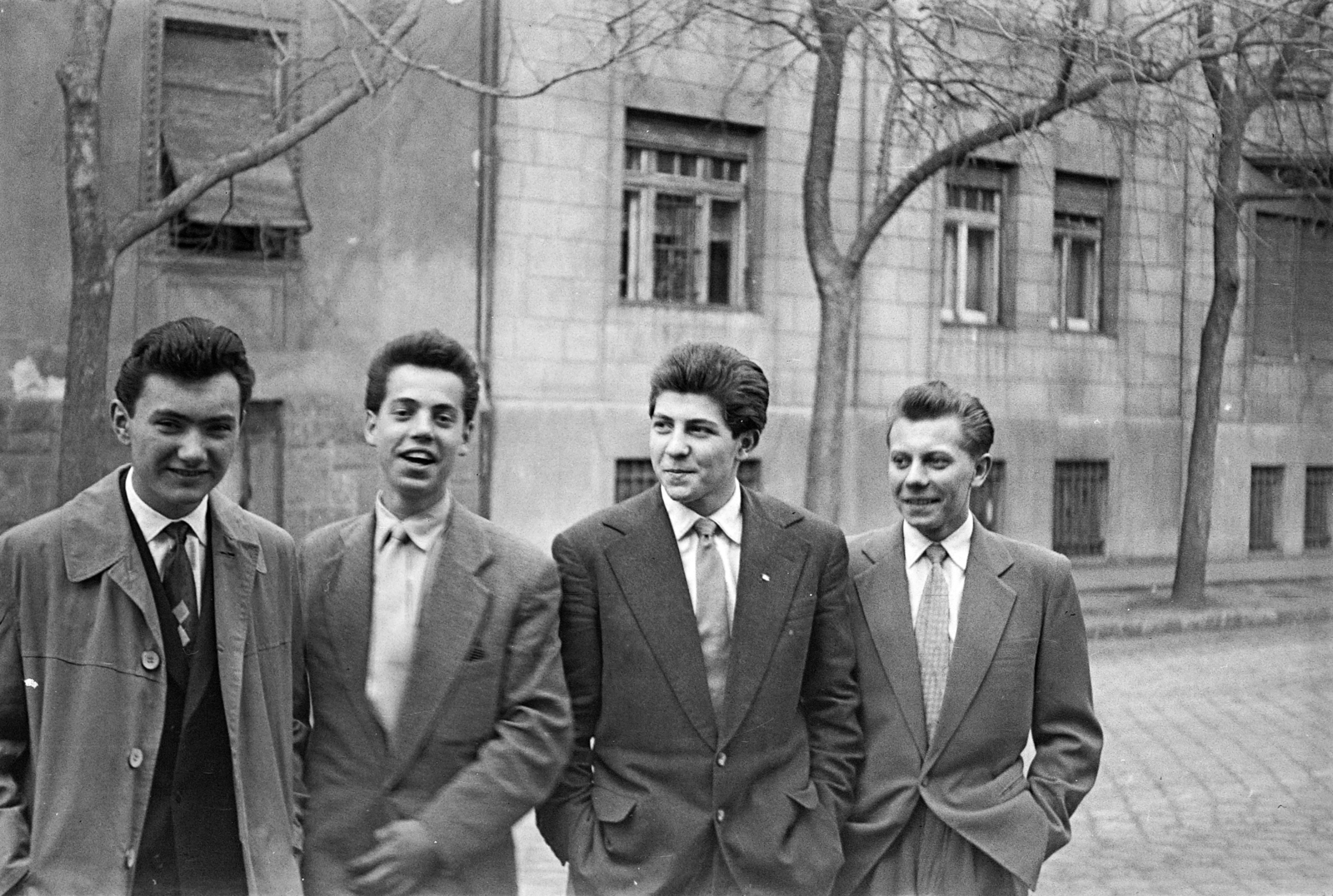 Hungary, Budapest XIII., Kartács utca, a háttérben a 18/b és a 20. számú ház., 1959, Szolnoki Béla, Budapest, boys, tie, suit, hands in pockets, Fortepan #211851