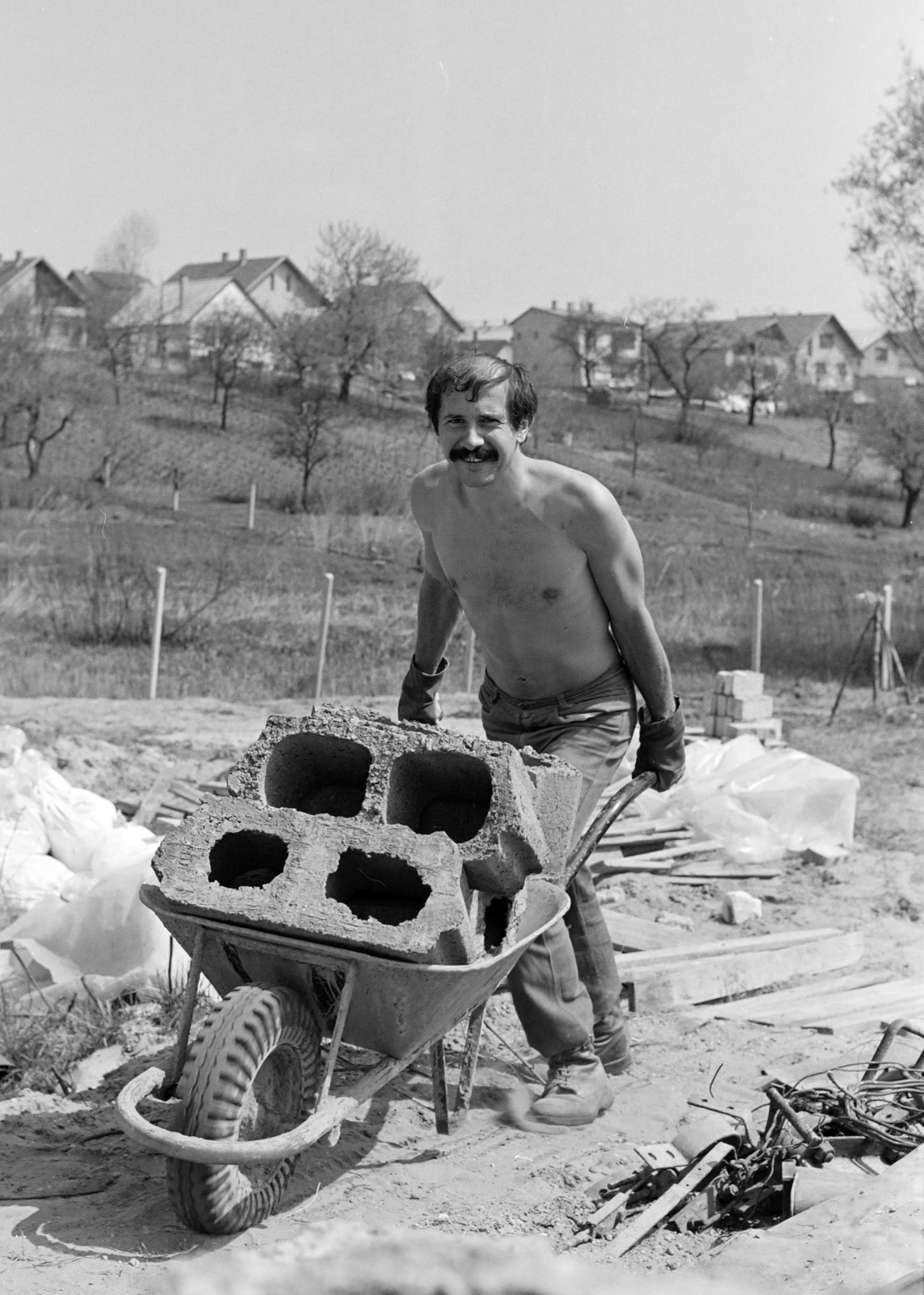 1972, Szolnoki Béla, construction, wheelbarrow, Fortepan #211880