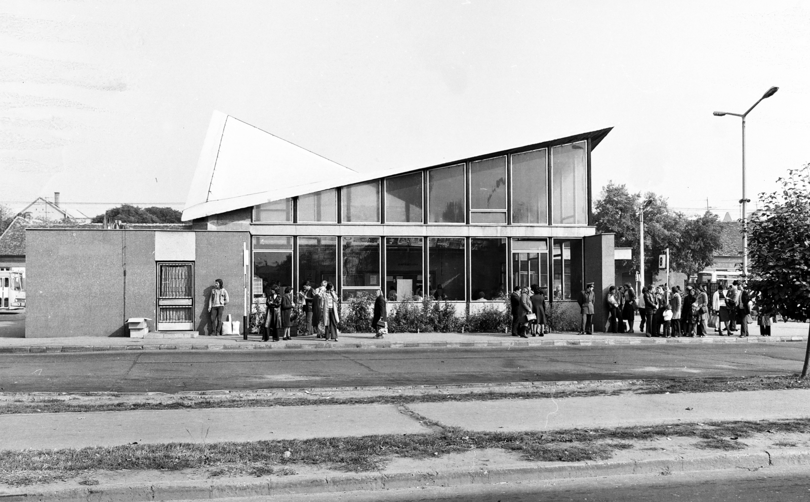 Hungary, Debrecen, Külső Vásártér, autóbusz-pályaudvar., 1973, UVATERV, train station, Hyperbolic paraboloid shells , Fortepan #211928