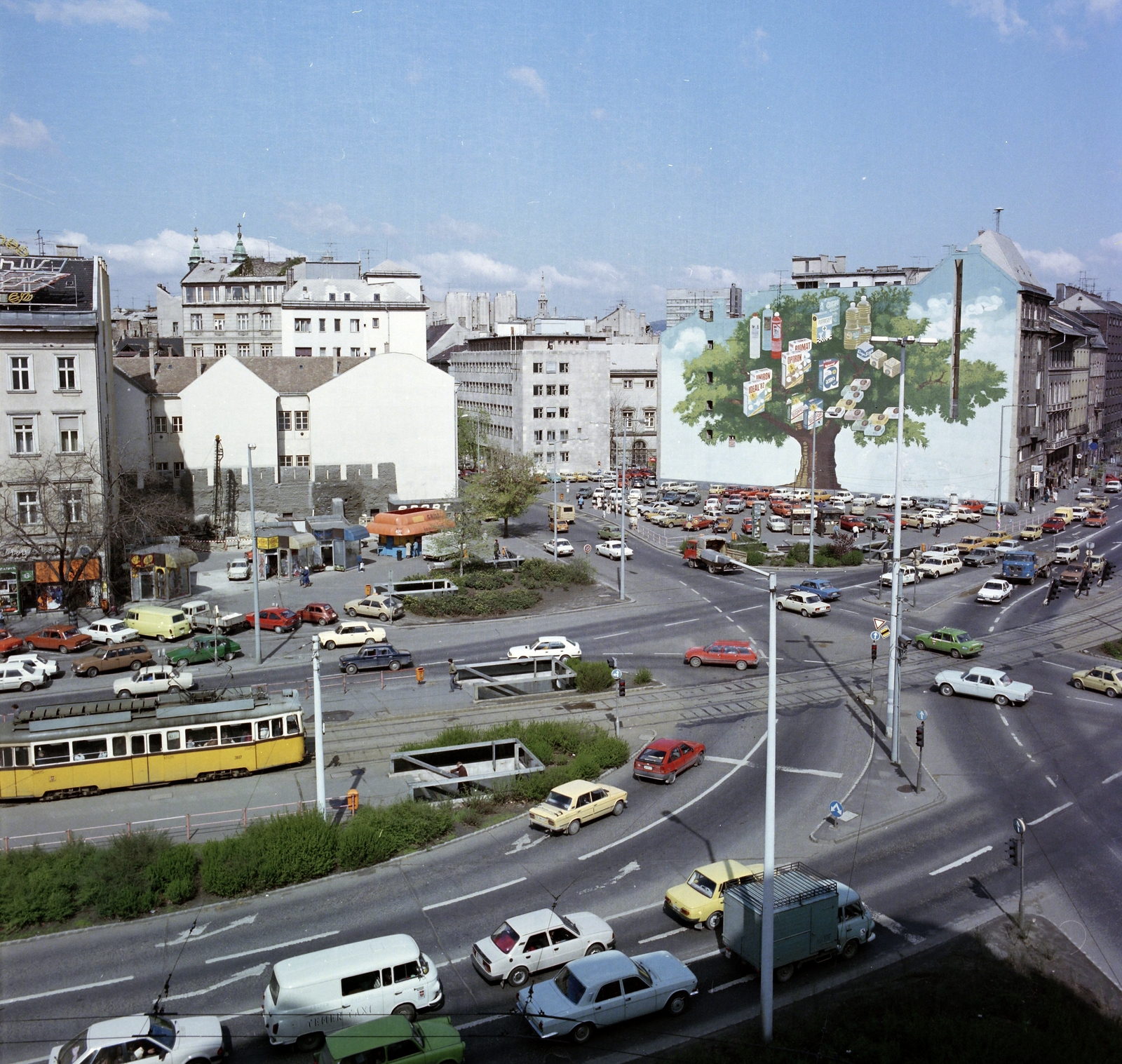 Magyarország, Budapest V.,Budapest VIII.,Budapest IX., Kálvin tér, kilátás a Kecskeméti utca felé, tűzfal a Magyar utca és a Múzeum körút között.., 1987, Záray Péter, színes, Budapest, Fortepan #211993