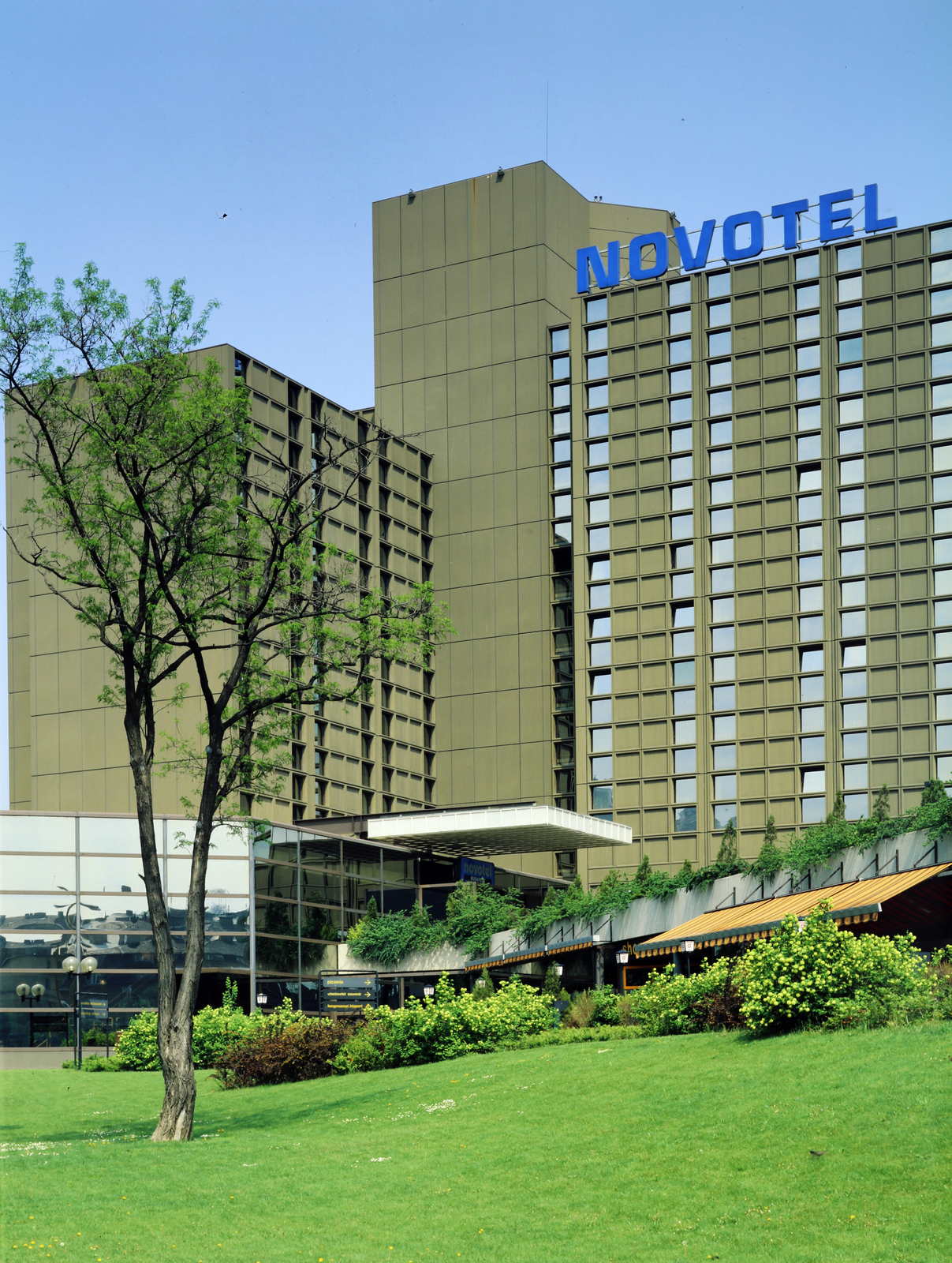 Hungary, Budapest XII., Jagelló út - Alkotás utca sarok, Novotel Szálloda., 1988, Záray Péter, Budapest, hotel, Fortepan #212028