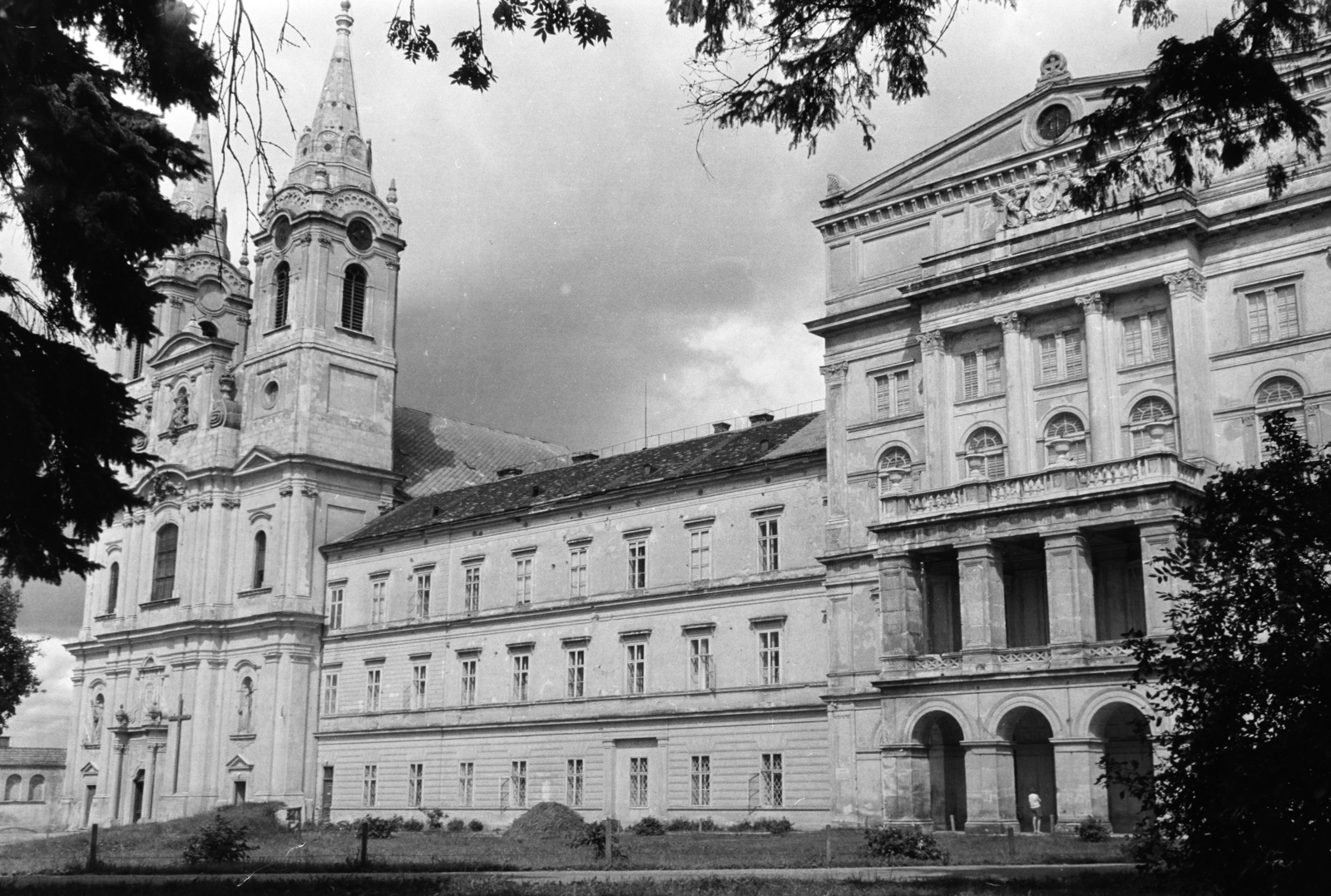 Hungary, Zirc, Ciszterci apátság., 1960, Aradi Péter, Szenczi Mária, monument, architectural ornament, Fortepan #212064